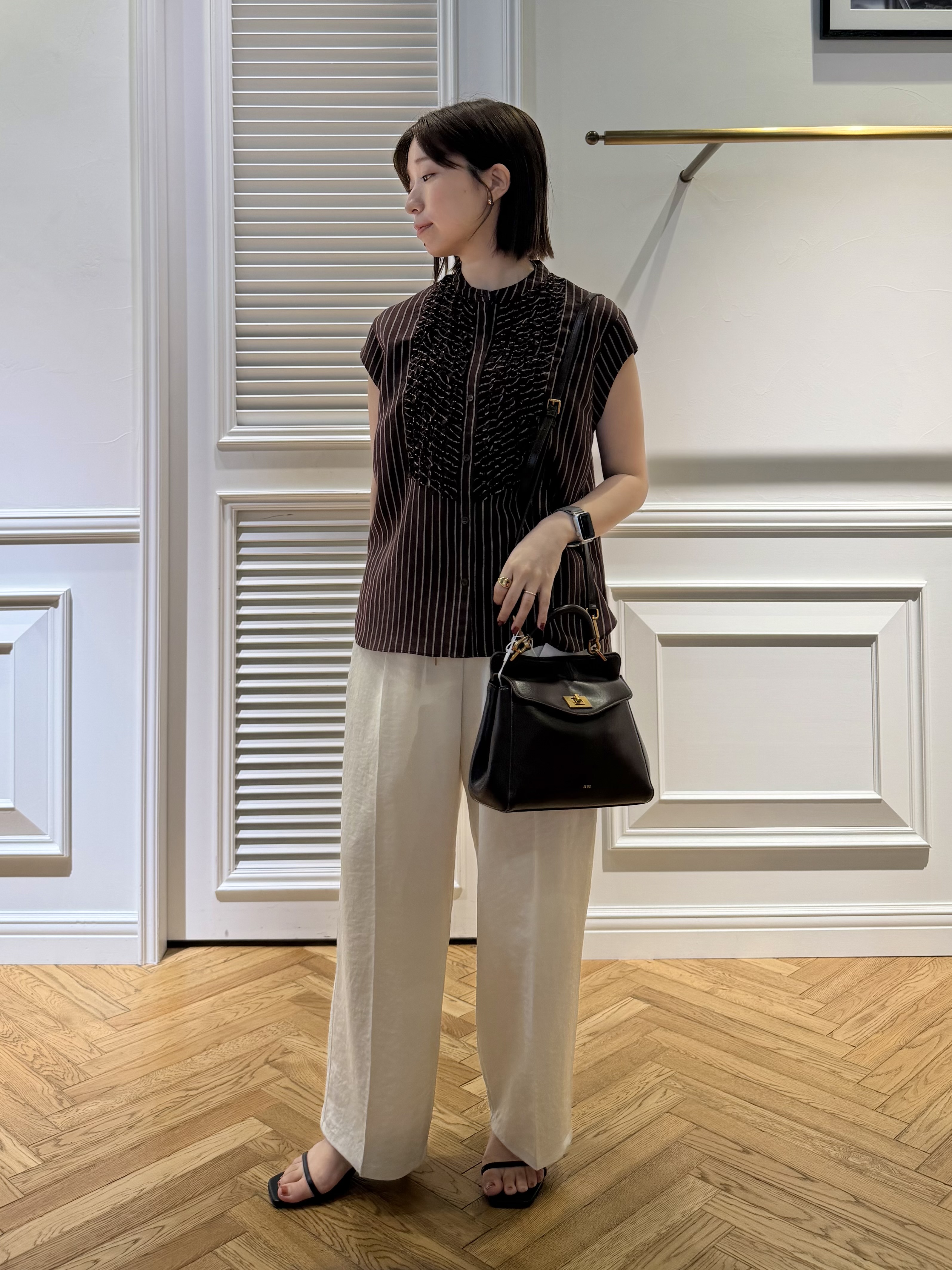 つじ まこさんの「DRESSTERIOR｜ストライプフレンチスリーブフリルブラウス」を使ったコーディネート