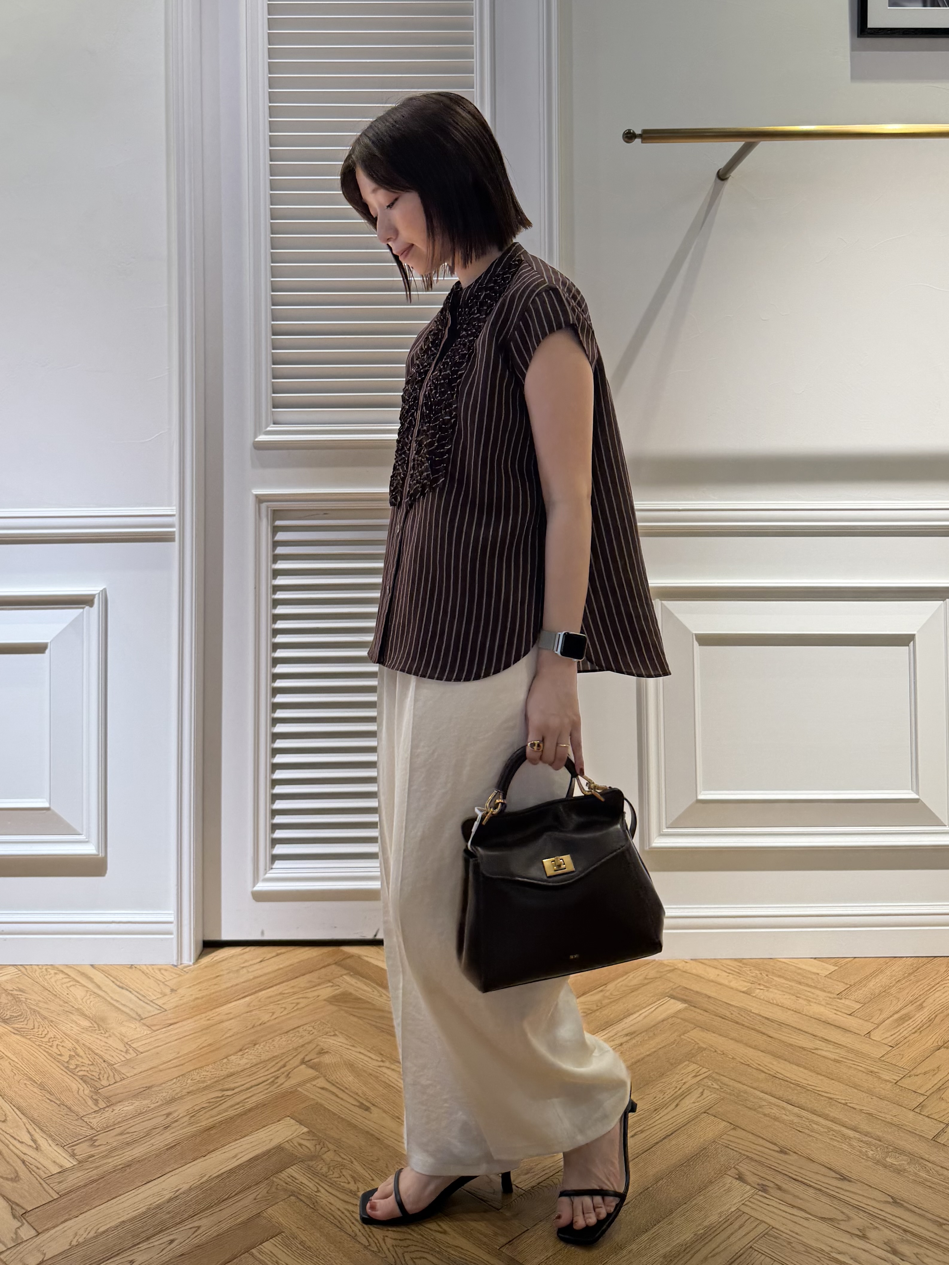 つじ まこさんの「DRESSTERIOR｜ストライプフレンチスリーブフリルブラウス」を使ったコーディネート