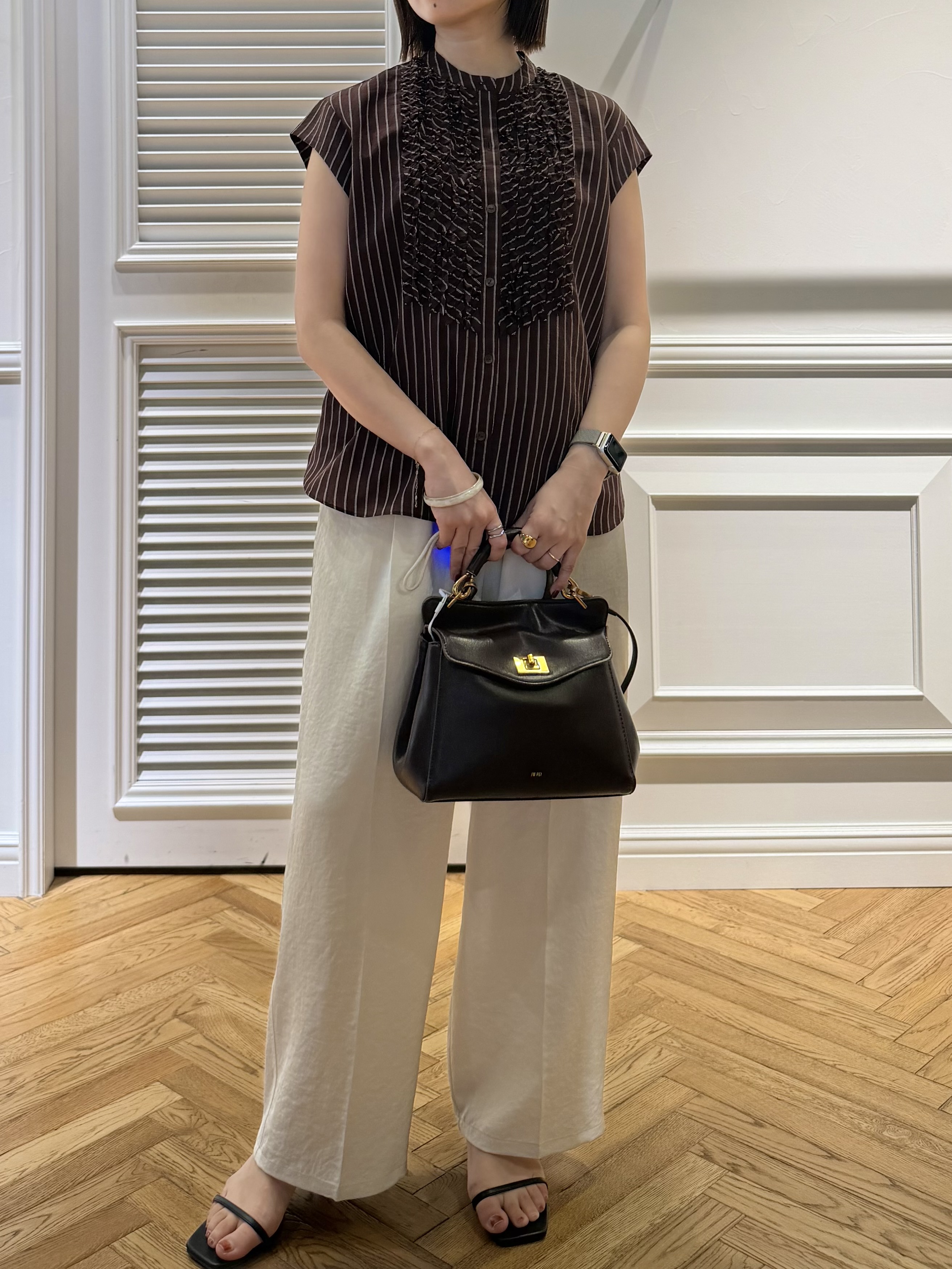 つじ まこさんの「DRESSTERIOR｜ストライプフレンチスリーブフリルブラウス」を使ったコーディネート