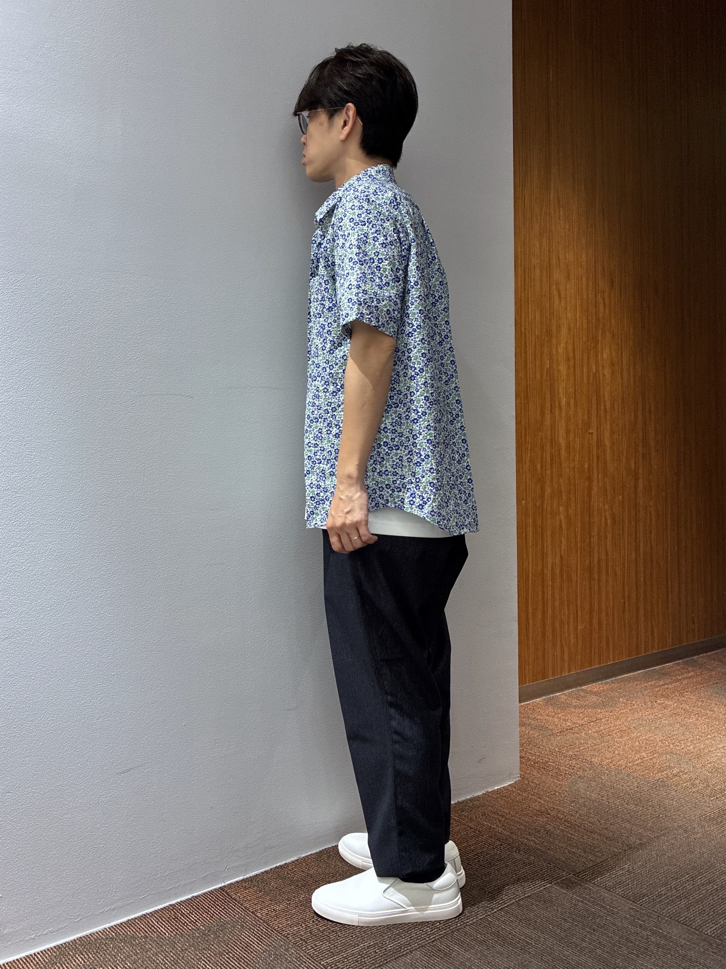 わいずみさんの「TAKEO KIKUCHI｜リップル小花シャツ」を使ったコーディネート