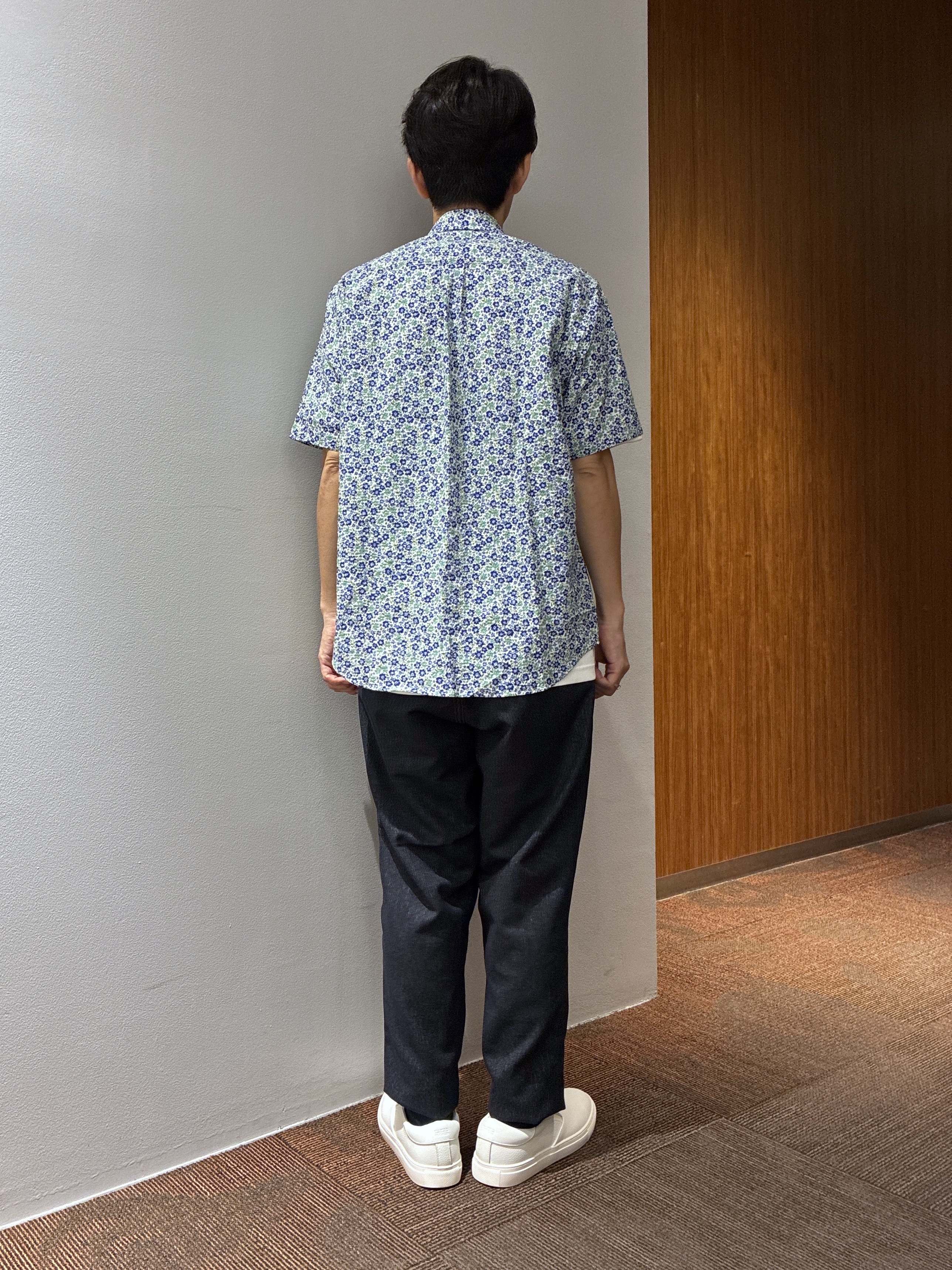 わいずみさんの「TAKEO KIKUCHI｜リップル小花シャツ」を使ったコーディネート