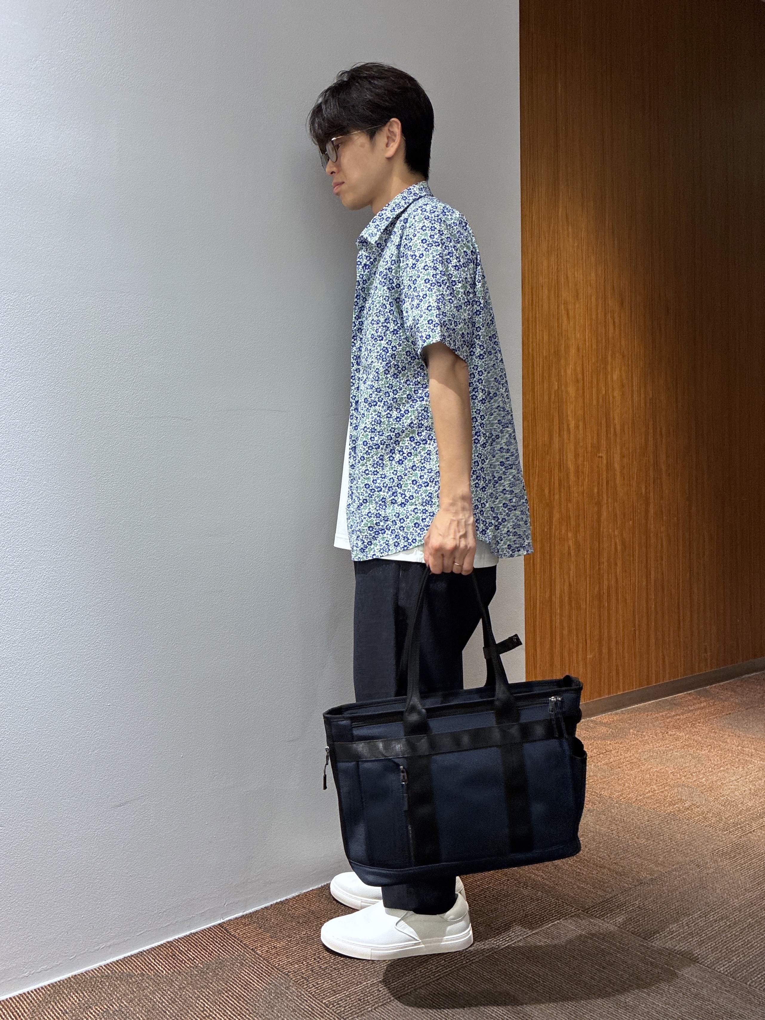 わいずみさんの「TAKEO KIKUCHI｜リップル小花シャツ」を使ったコーディネート