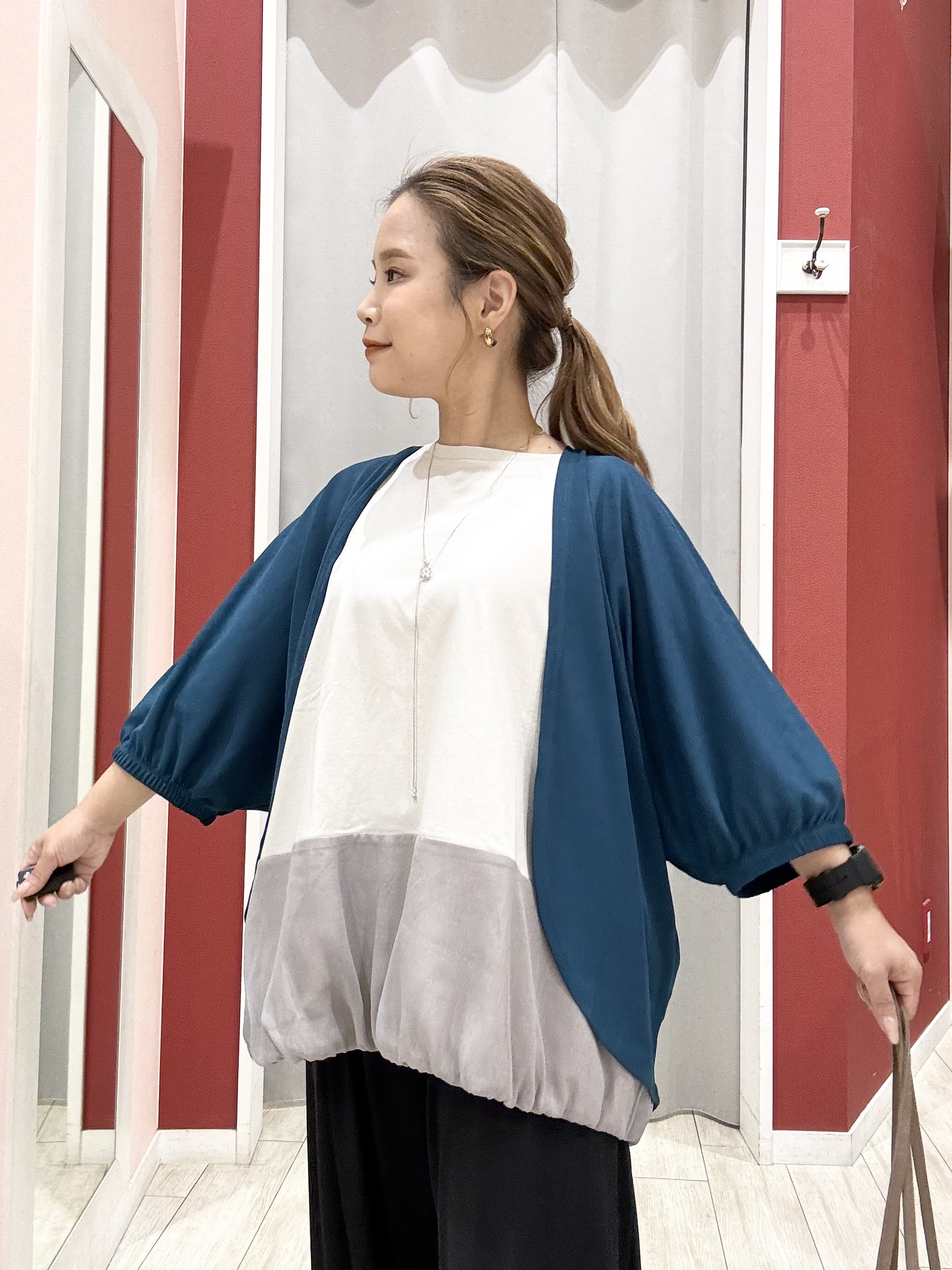 shioさんの「SHOO･LA･RUE｜【ひんやり/体型カバー】冷房、UV対策で持ってて安心 さらさら五分袖ボレロカーディガン」を使ったコーディネート