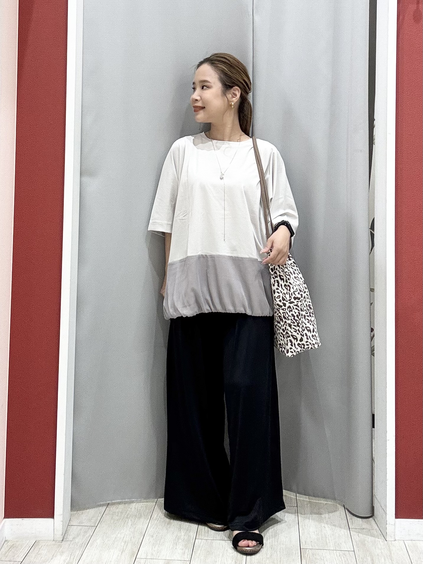 shioさんの「SHOO･LA･RUE｜【ひんやり/体型カバー】冷房、UV対策で持ってて安心 さらさら五分袖ボレロカーディガン」を使ったコーディネート