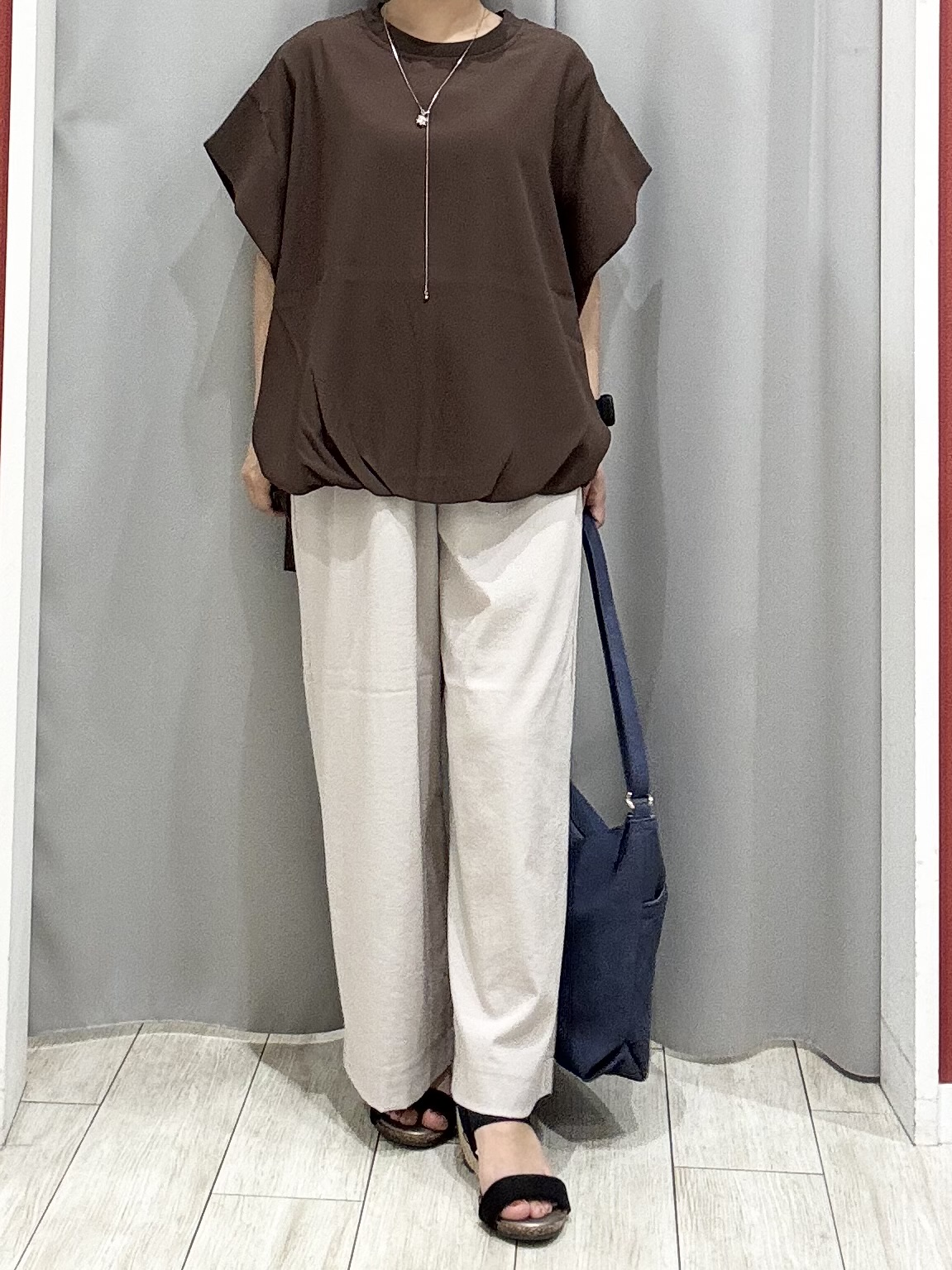 shioさんの「SHOO･LA･RUE｜【洗濯機可/体型カバー】インせずこなれる ふんわり裾バルーントップス」を使ったコーディネート