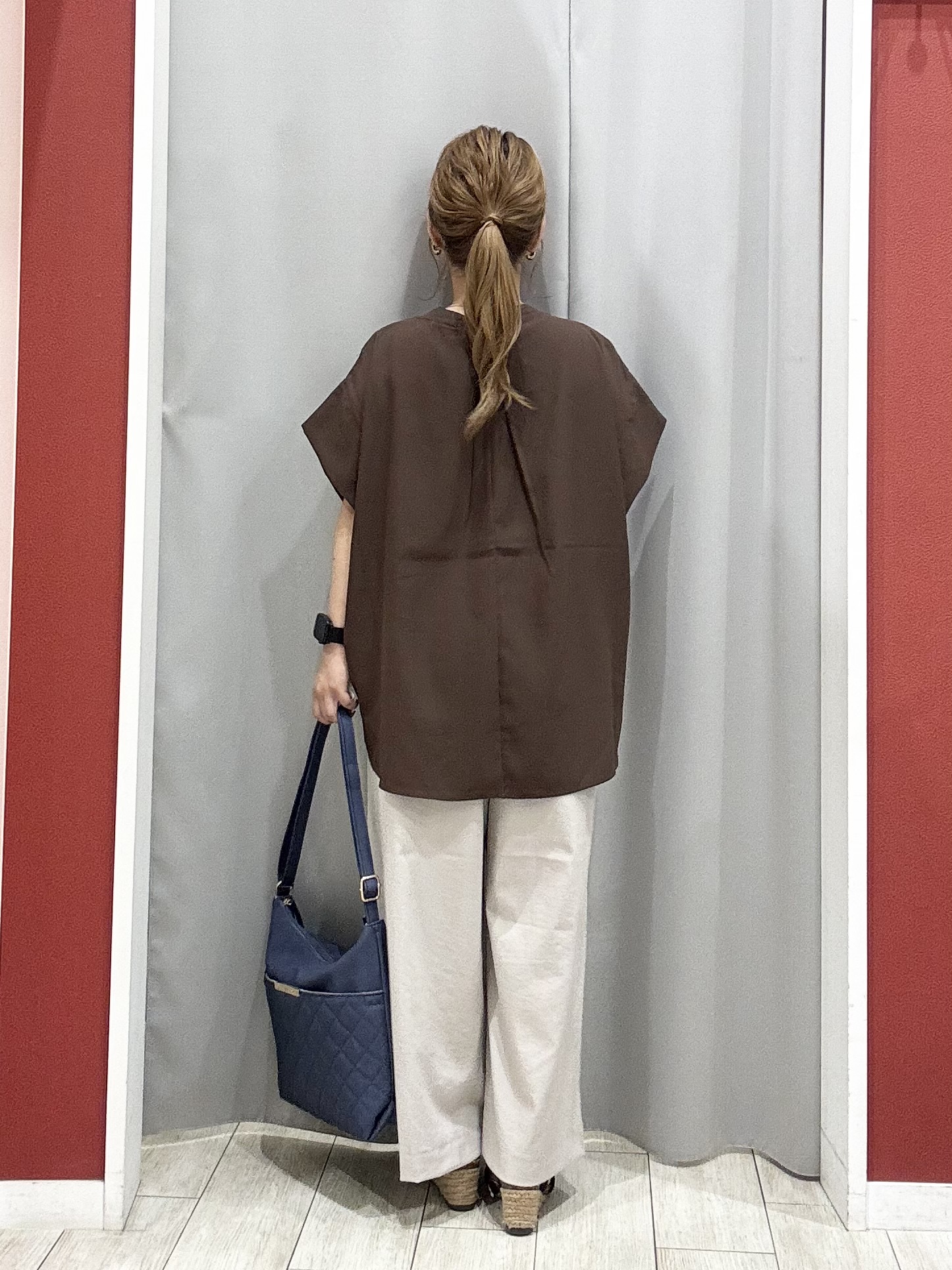 shioさんの「SHOO･LA･RUE｜【洗濯機可/体型カバー】インせずこなれる ふんわり裾バルーントップス」を使ったコーディネート