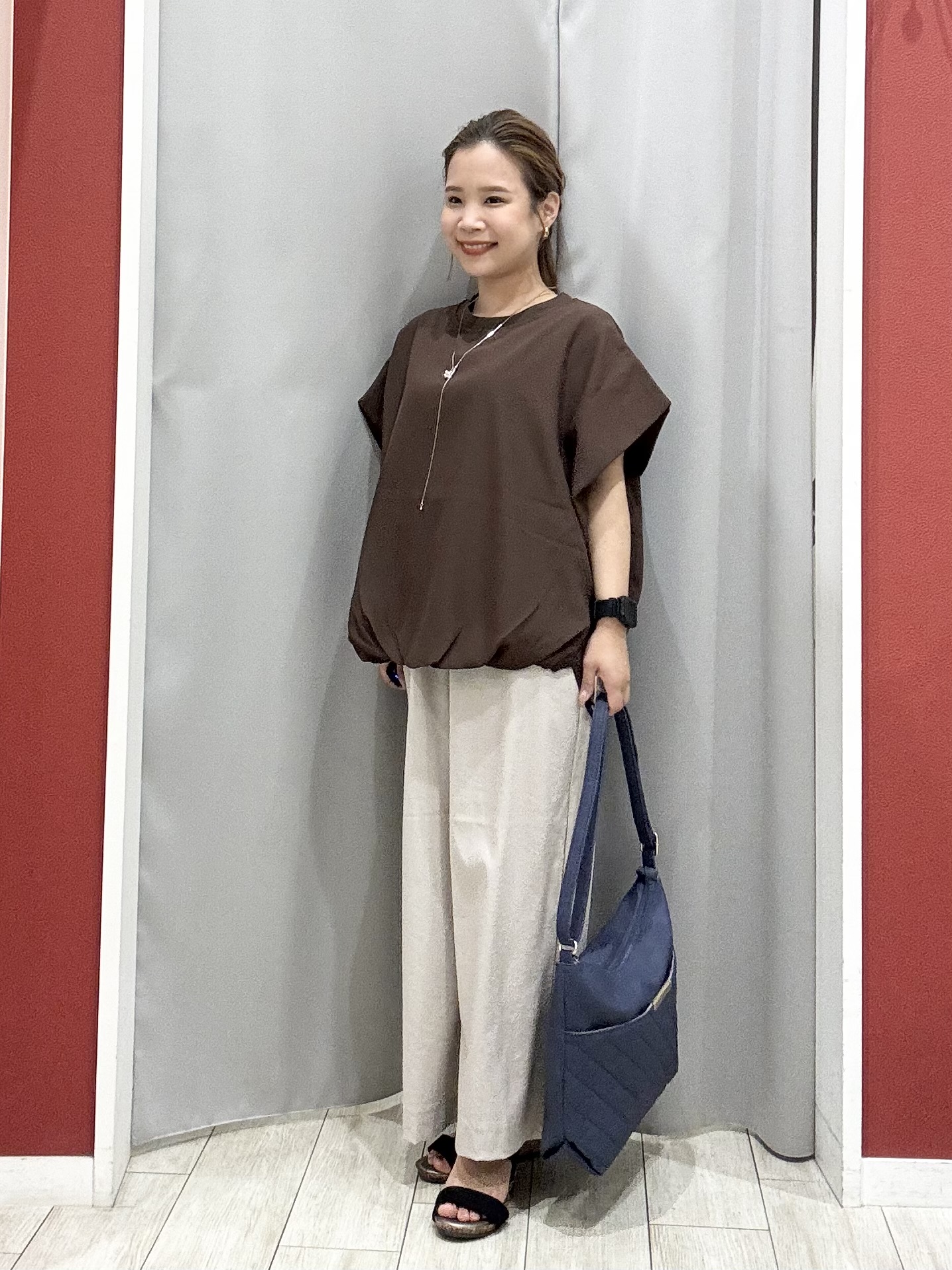 shioさんの「SHOO･LA･RUE｜【洗濯機可/体型カバー】インせずこなれる ふんわり裾バルーントップス」を使ったコーディネート