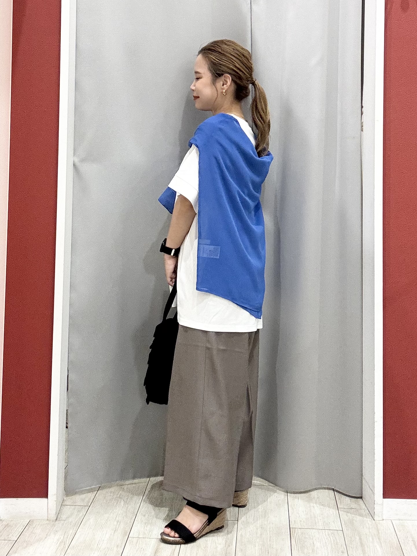 shioさんの「SHOO･LA･RUE｜【洗濯機可】ダブルポケット 楊柳しぼしぼシアーシャツ」を使ったコーディネート