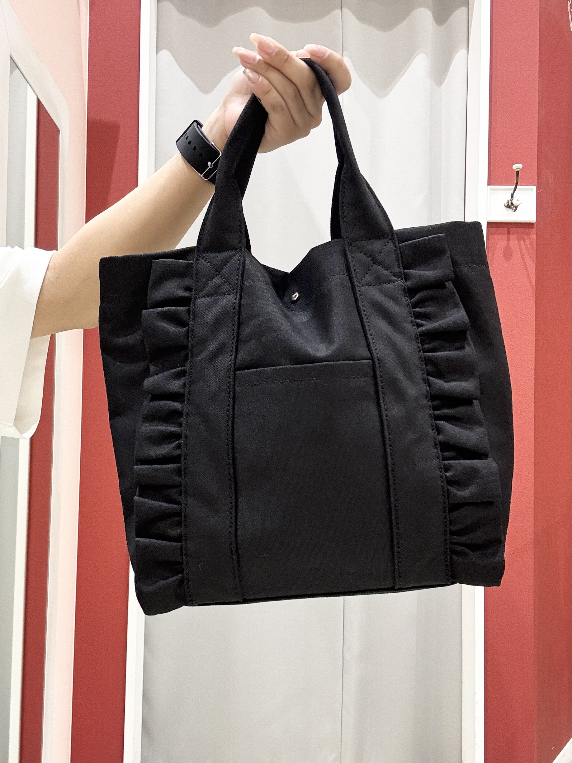 shioさんの「SHOO･LA･RUE｜【洗濯機可】ダブルポケット 楊柳しぼしぼシアーシャツ」を使ったコーディネート