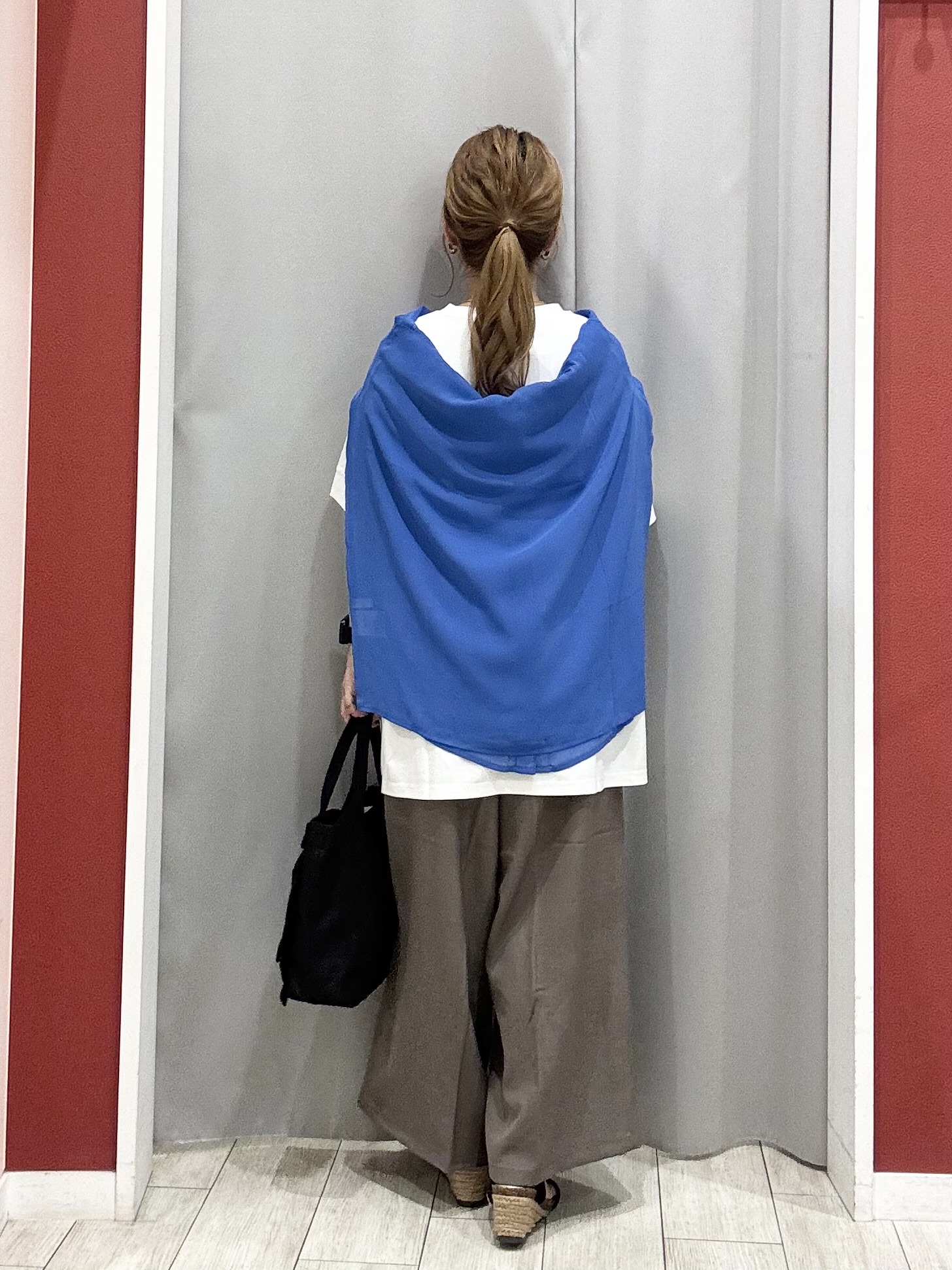 shioさんの「SHOO･LA･RUE｜【洗濯機可】ダブルポケット 楊柳しぼしぼシアーシャツ」を使ったコーディネート