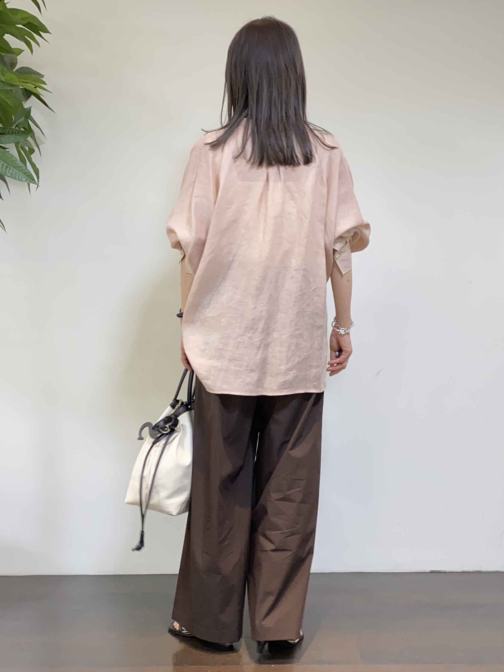 tomoさんの「UNTITLED｜【麻100】リネンドルマンシャツ」を使ったコーディネート