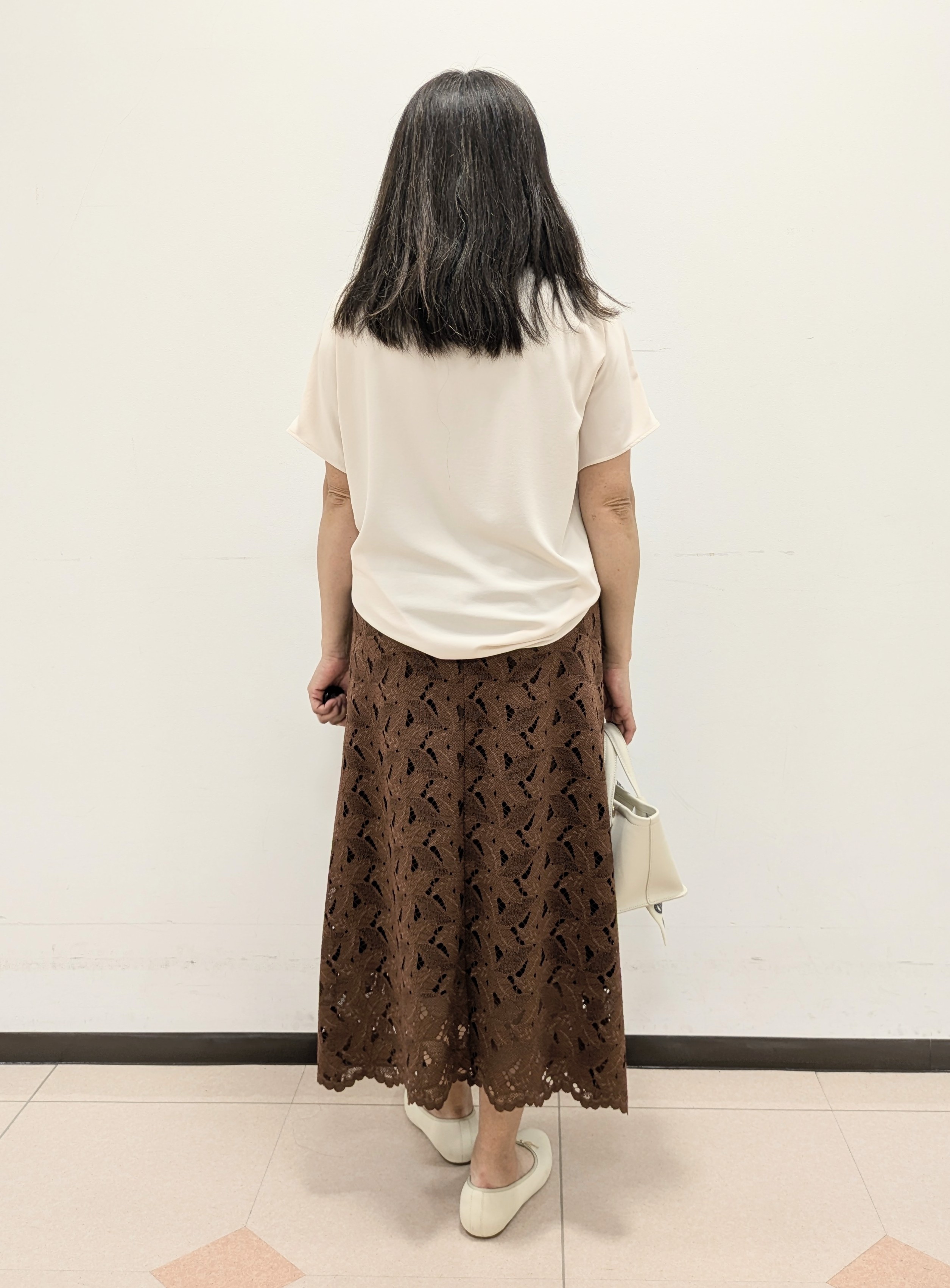 ともさんの「UNTITLED｜【セットアップ可】リーフレースロングスカート」を使ったコーディネート