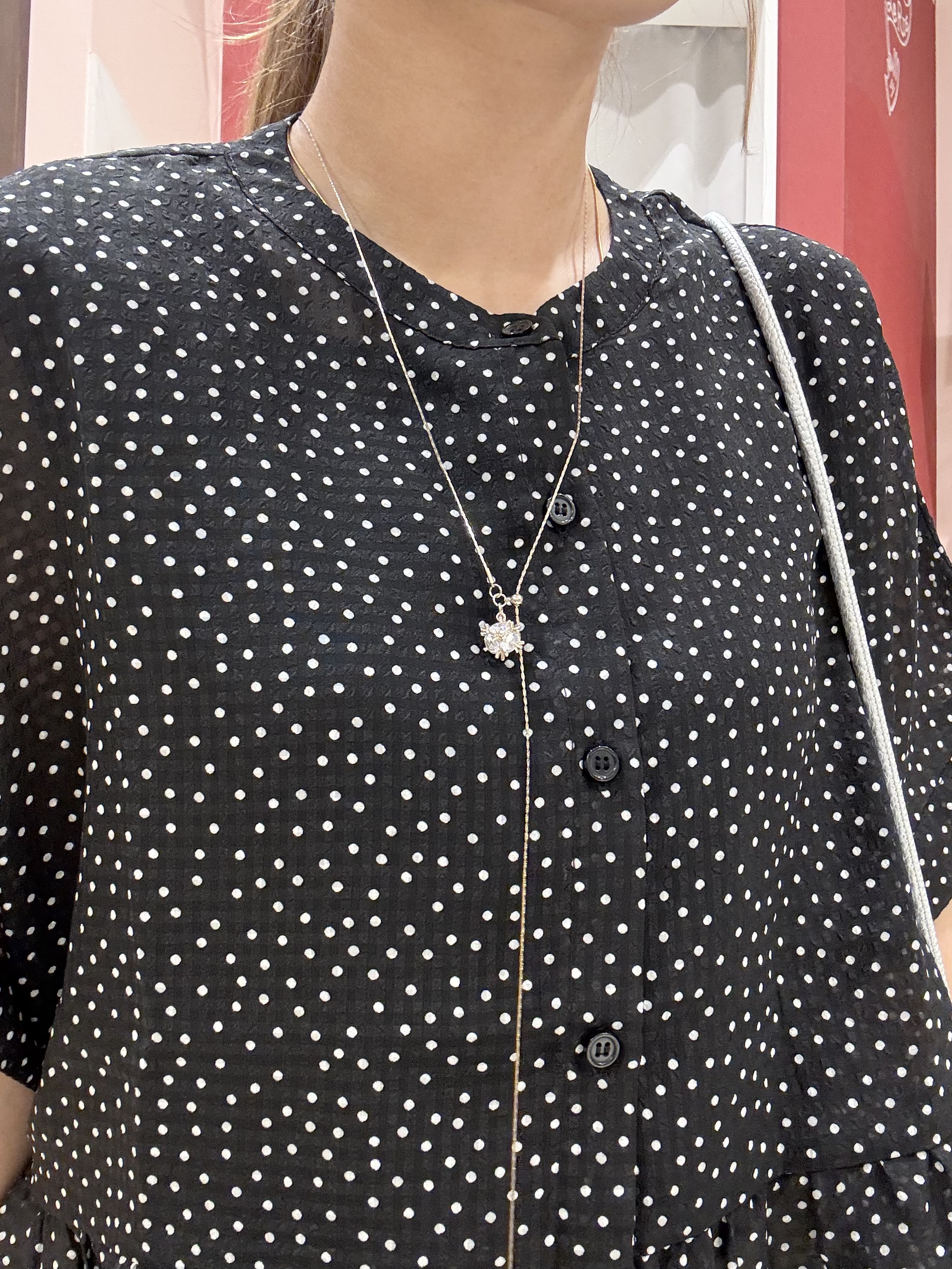 shioさんの「SHOO･LA･RUE｜【体型カバー/洗濯機可】二の腕とお腹周りが隠せる シアーペプラムブラウス」を使ったコーディネート