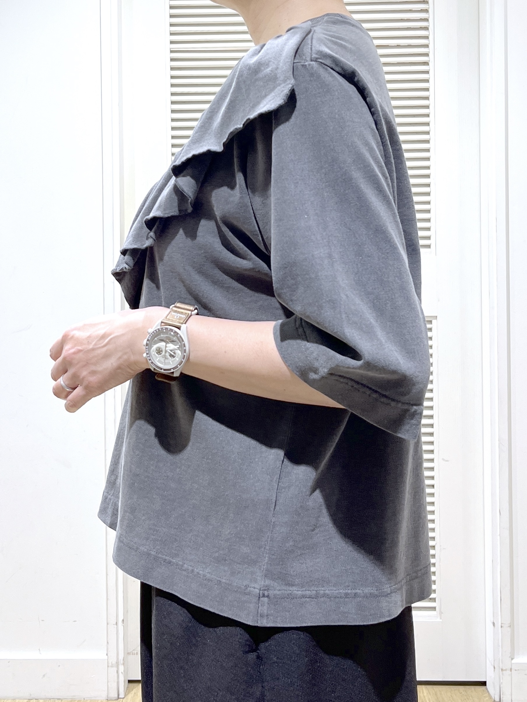 Miyazakiさんの「Dessin｜アシメフリル ヴィンテージライクプルオーバー」を使ったコーディネート