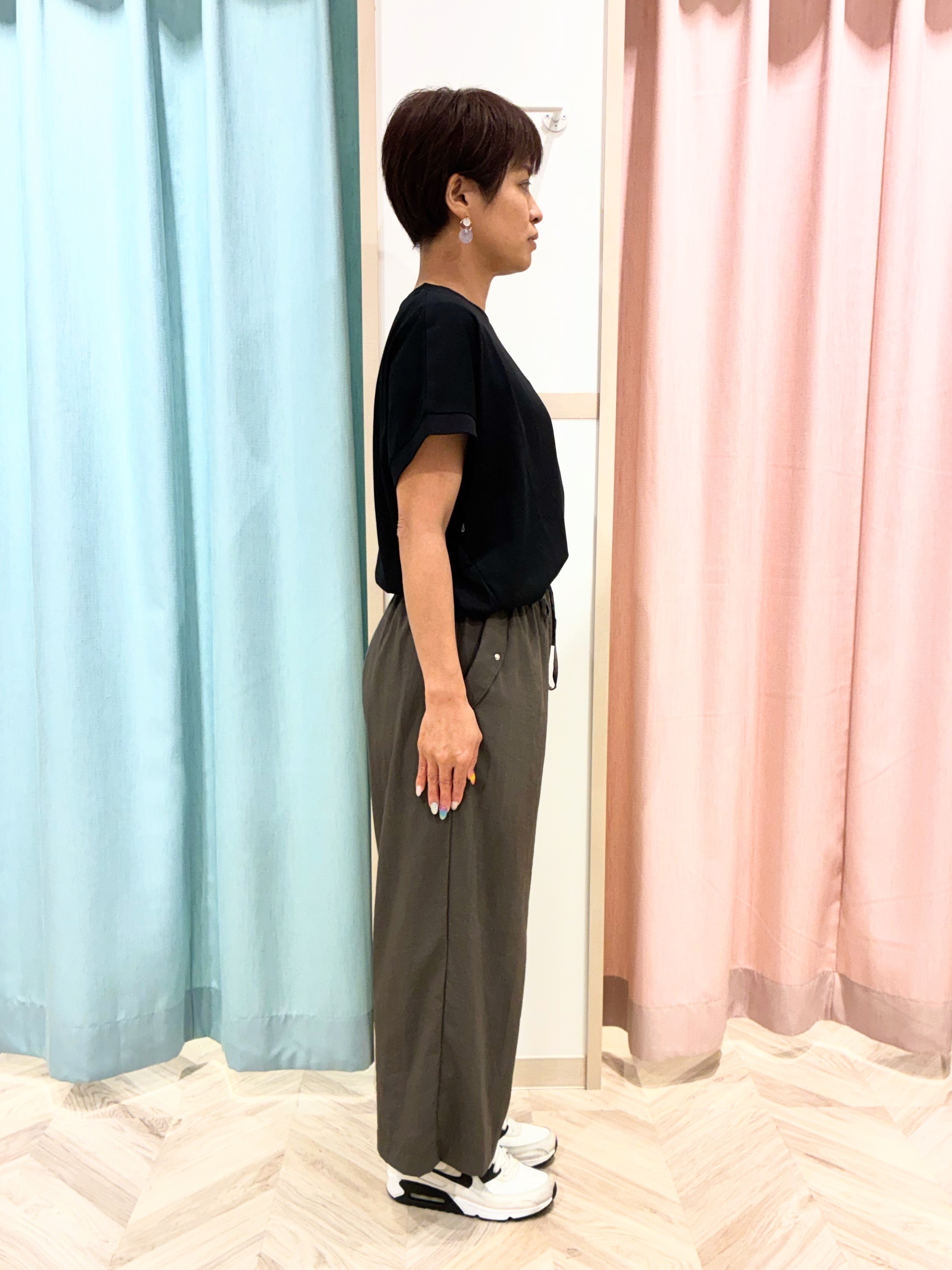 ひとみさんの「SHOO･LA･RUE｜【汗じみ防止/ひんやり/S-LL】インせず着られる 刺繍ロゴTシャツ」を使ったコーディネート