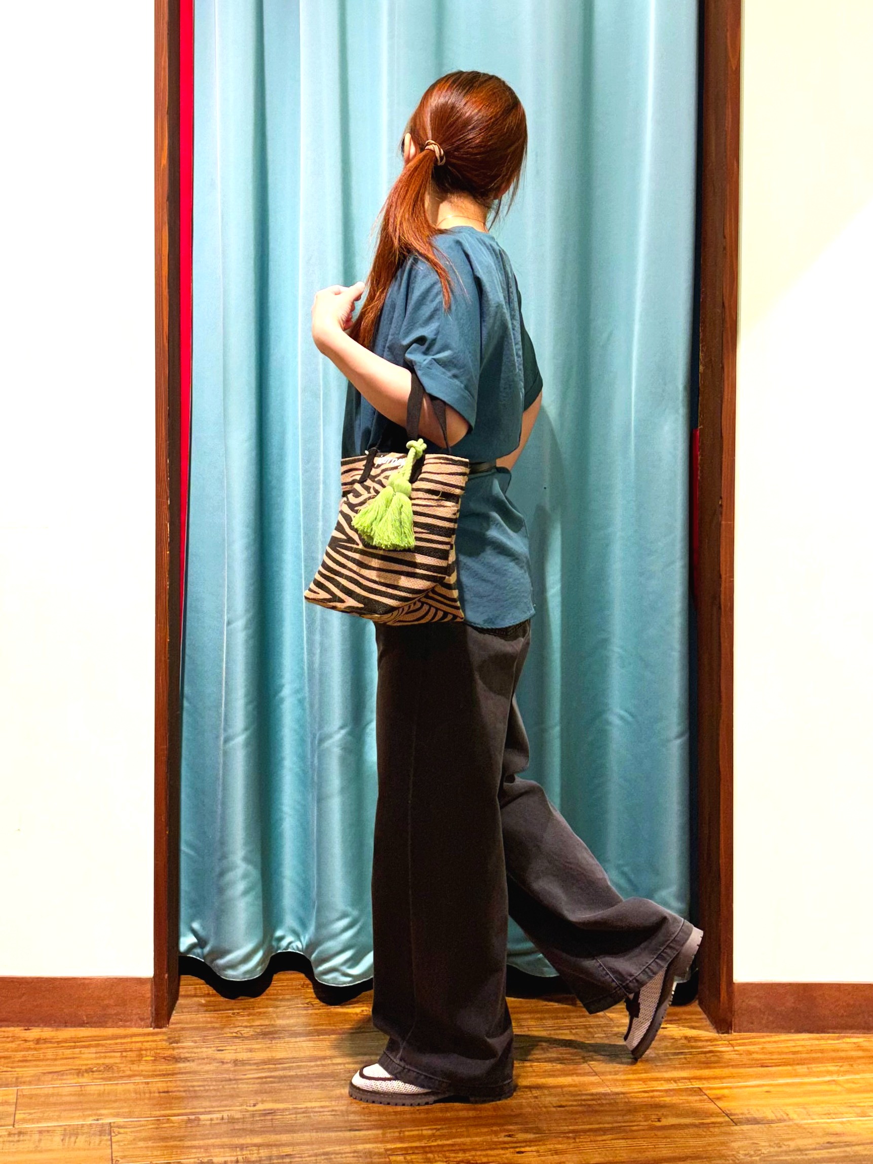 tukiさんの「SHOO･LA･RUE｜【着丈選べる/ひんやり/体型カバー】洗濯後しわになりにくい さらさらドルマンブラウス」を使ったコーディネート