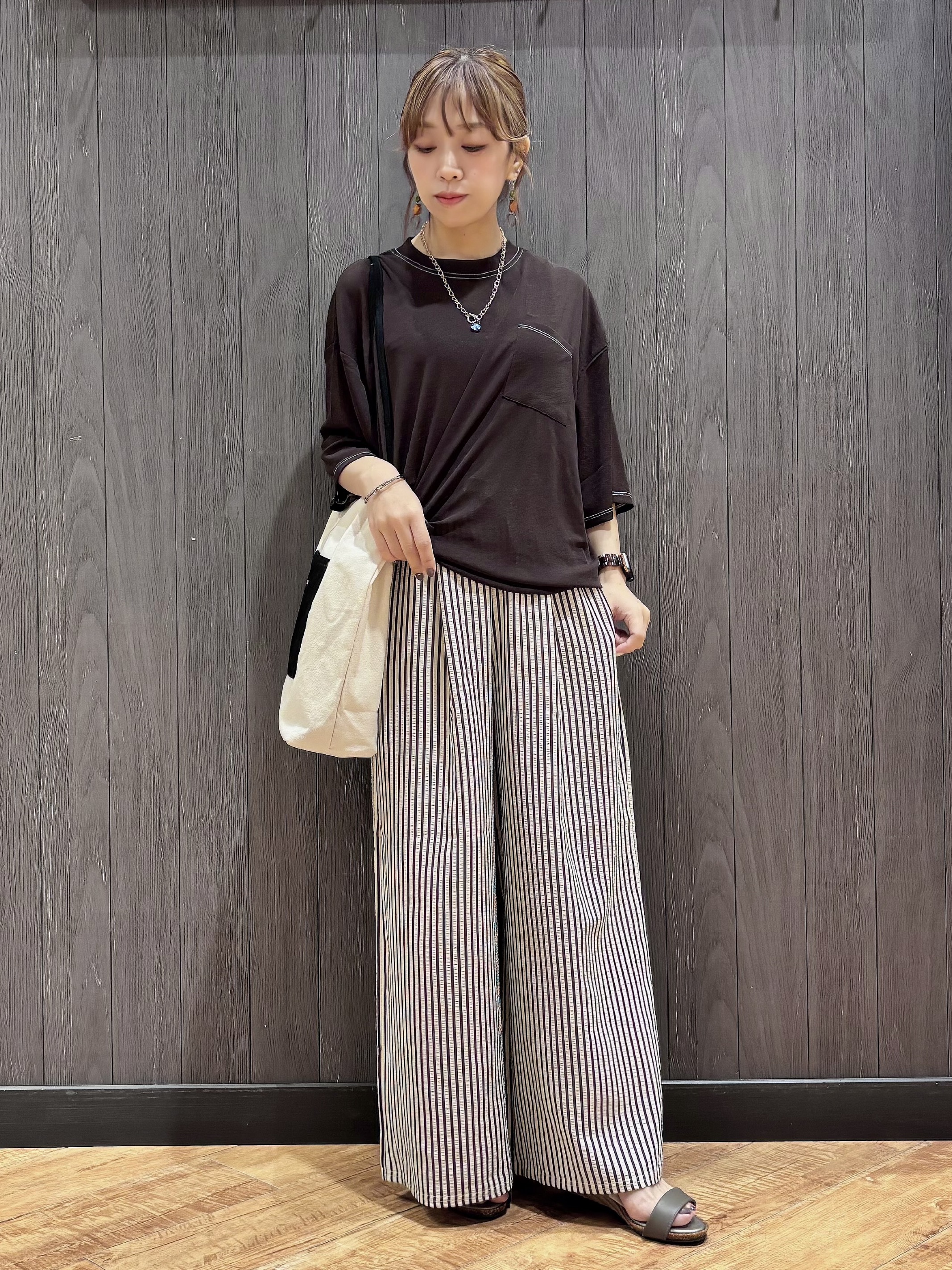 meiさんの「SHOO･LA･RUE｜【S-LL/洗濯機可/体型カバー】ゆるっとこなれる 大人のシアースラブTシャツ」を使ったコーディネート