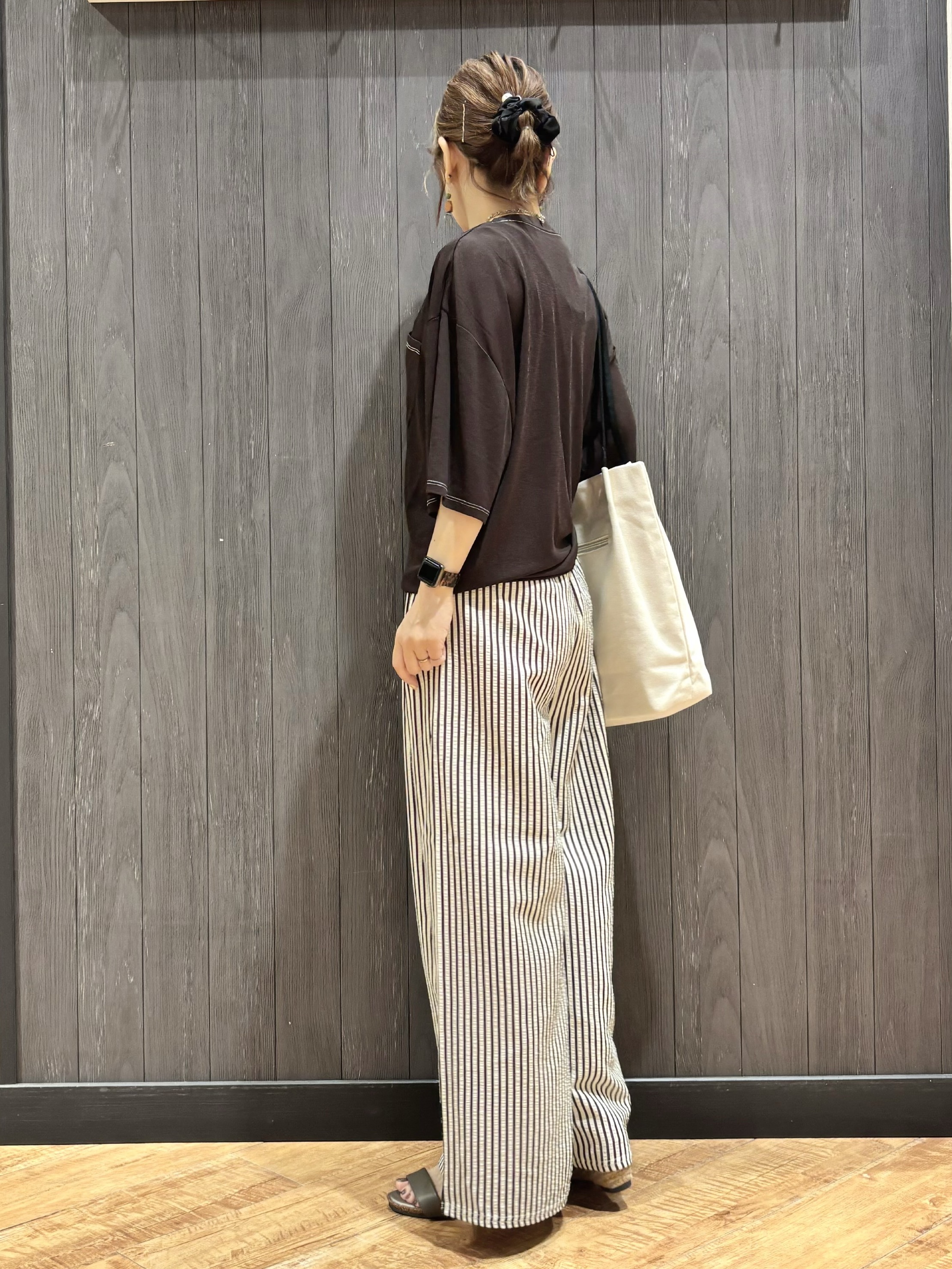 meiさんの「SHOO･LA･RUE｜【S-LL/洗濯機可/体型カバー】ゆるっとこなれる 大人のシアースラブTシャツ」を使ったコーディネート