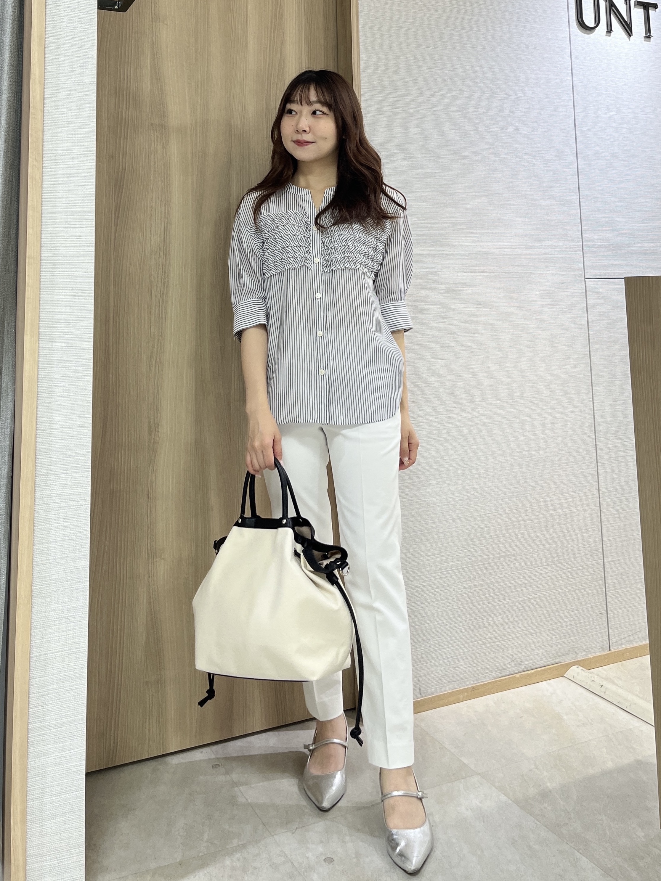 KAHOさんの「UNTITLED｜【接触冷感/通気性/洗える】フロントフリルブラウス」を使ったコーディネート