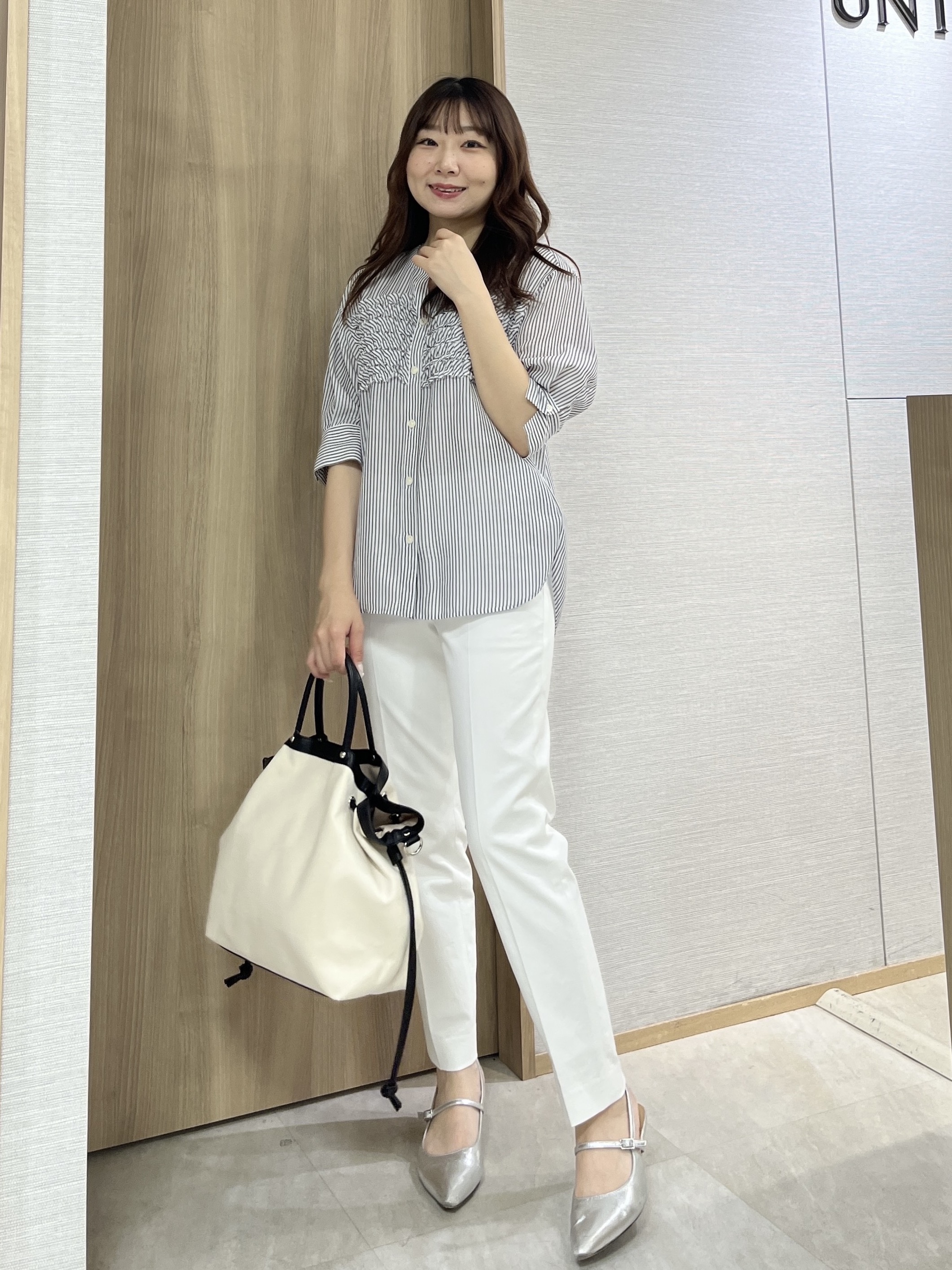 KAHOさんの「UNTITLED｜【接触冷感/通気性/洗える】フロントフリルブラウス」を使ったコーディネート