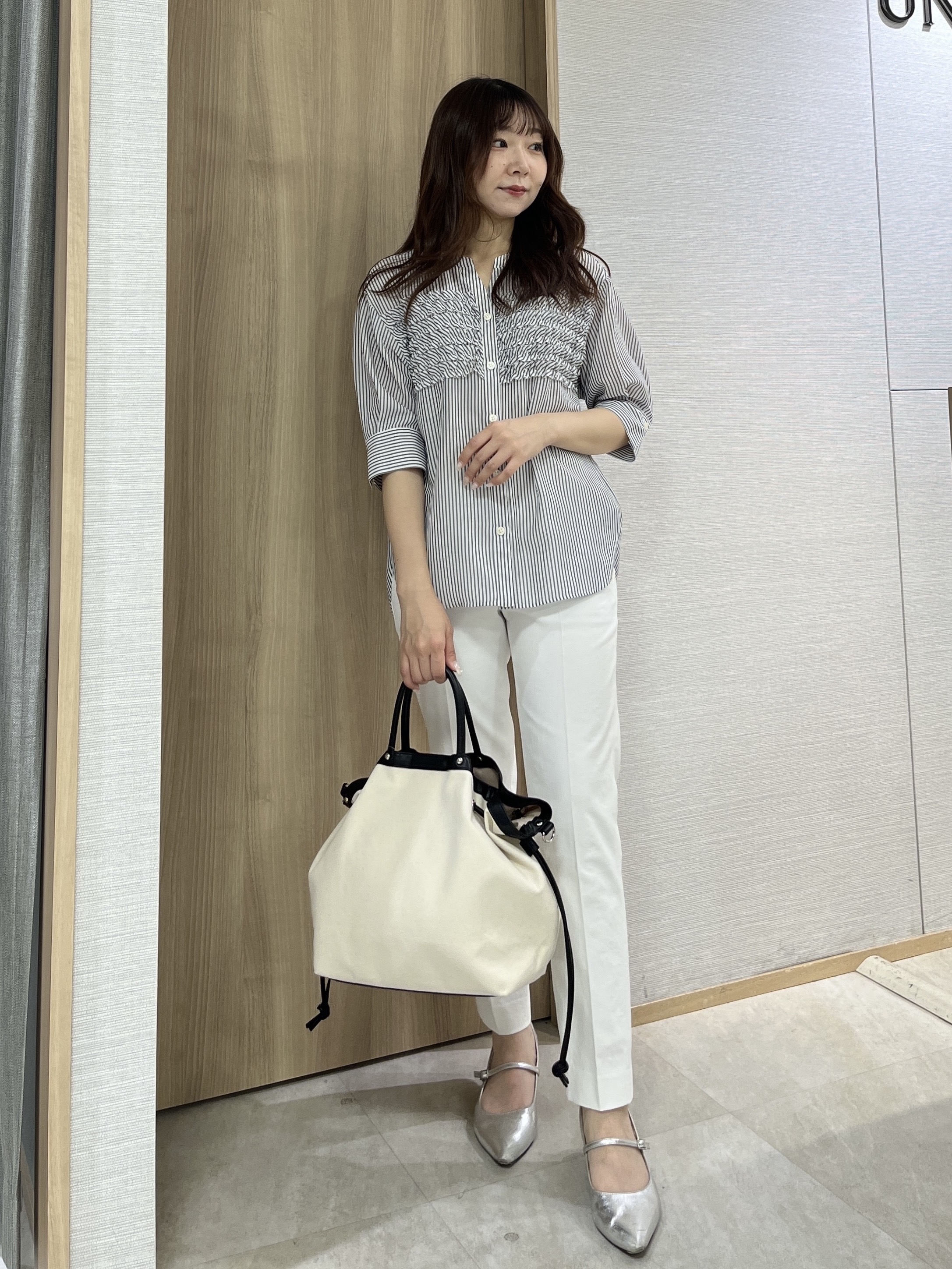 KAHOさんの「UNTITLED｜【接触冷感/通気性/洗える】フロントフリルブラウス」を使ったコーディネート