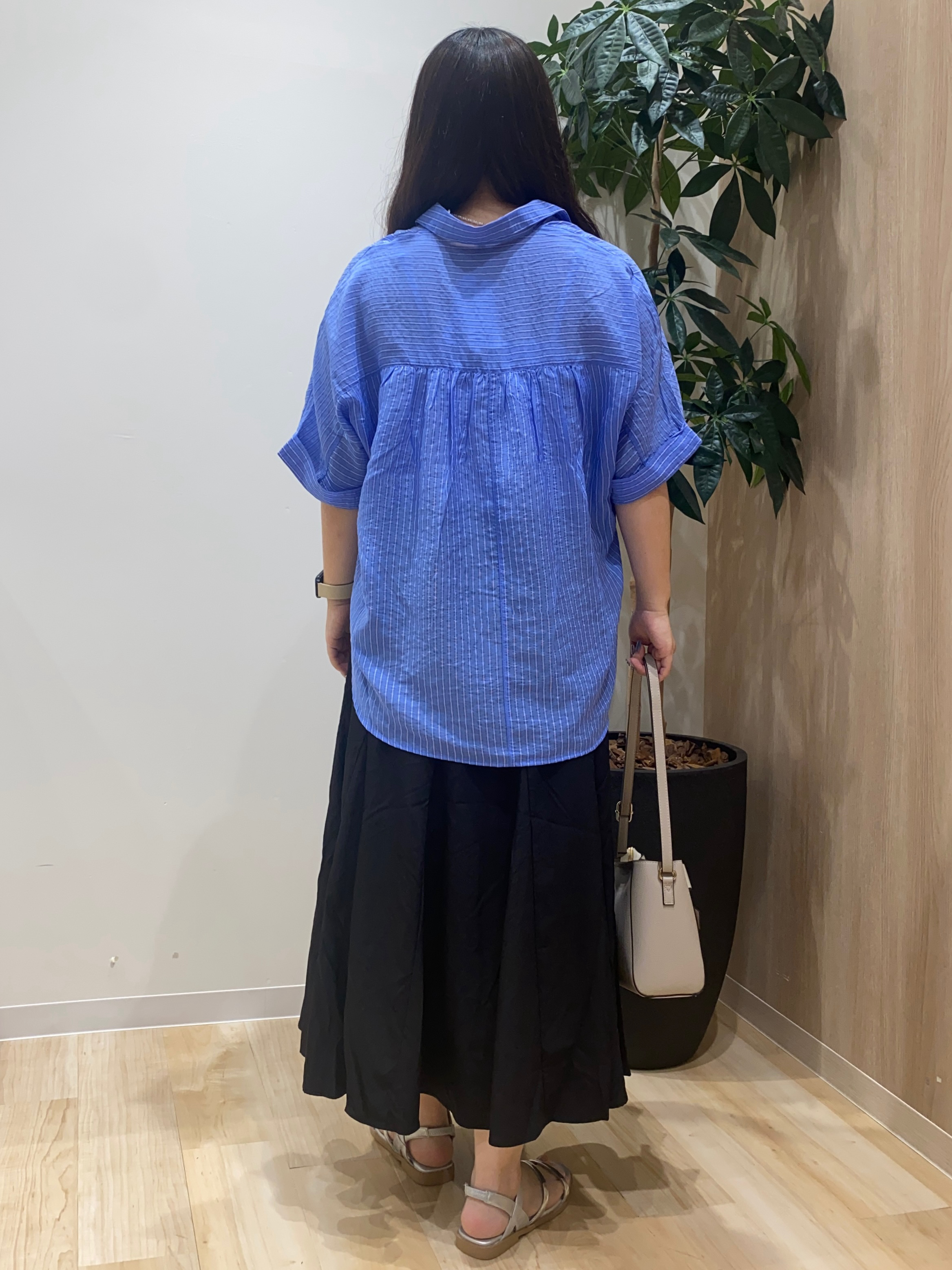 HANAさんの「grove｜【洗濯機◎・体型カバー】ON/OFF使える、シアースキッパーシャツ」を使ったコーディネート