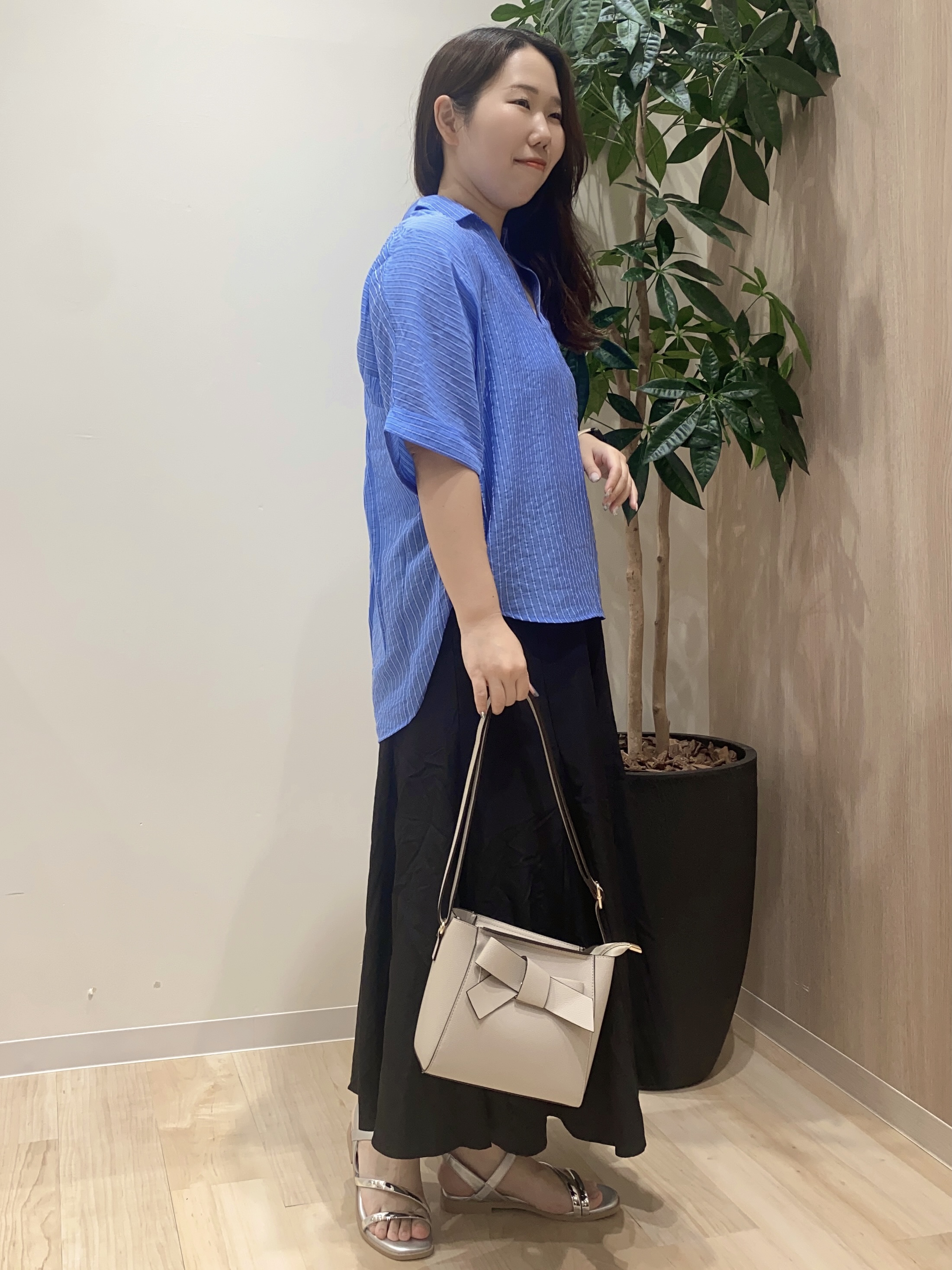 HANAさんの「grove｜【洗濯機◎・体型カバー】ON/OFF使える、シアースキッパーシャツ」を使ったコーディネート