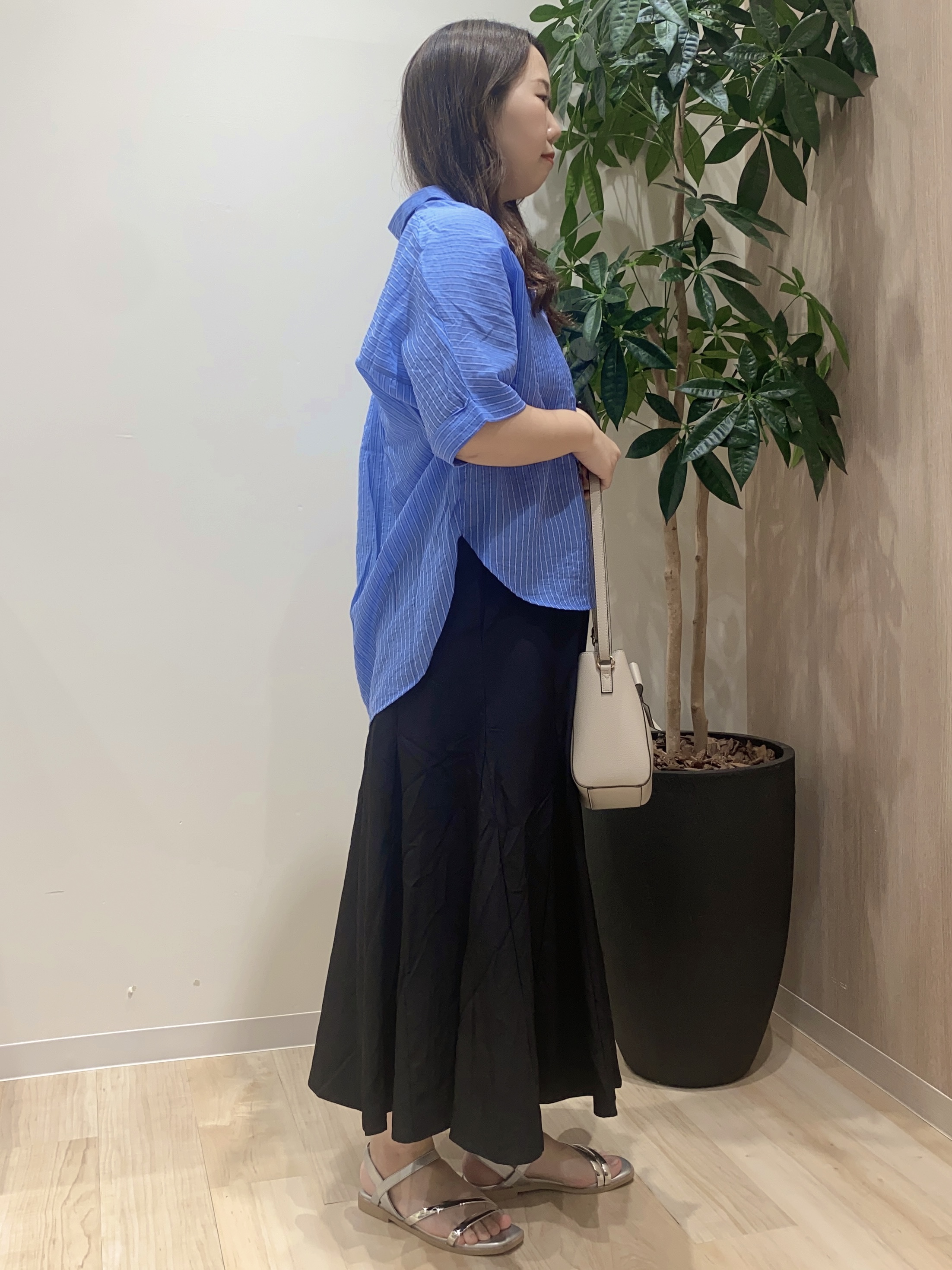 HANAさんの「grove｜【洗濯機◎・体型カバー】ON/OFF使える、シアースキッパーシャツ」を使ったコーディネート