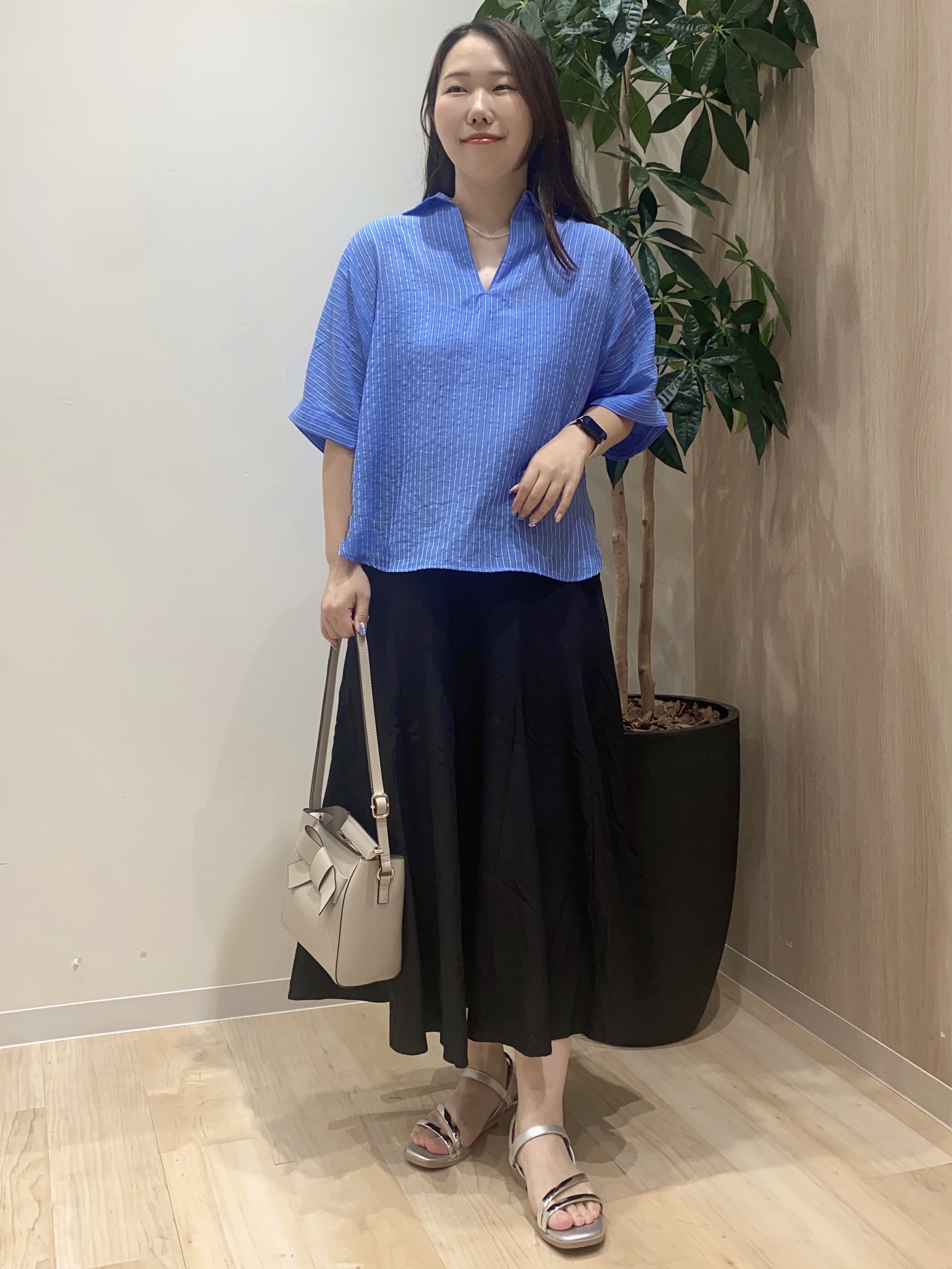 HANAさんの「grove｜【洗濯機◎・体型カバー】ON/OFF使える、シアースキッパーシャツ」を使ったコーディネート