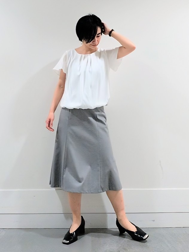 ミズタさんの「UNTITLED｜【透けにくい/スーツインナー】パウダリータックブラウス」を使ったコーディネート