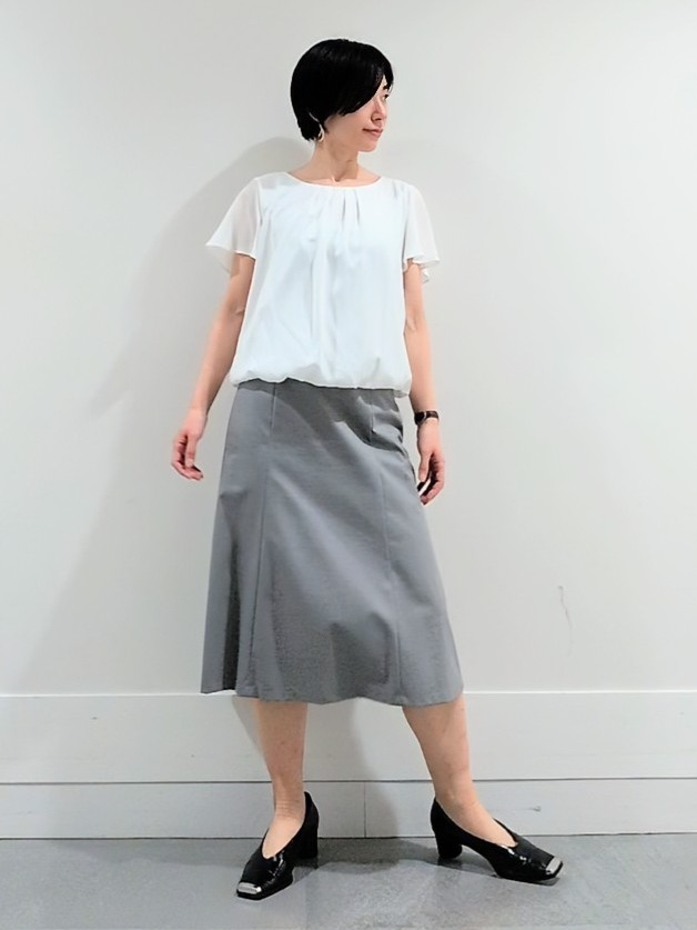 ミズタさんの「UNTITLED｜【透けにくい/スーツインナー】パウダリータックブラウス」を使ったコーディネート