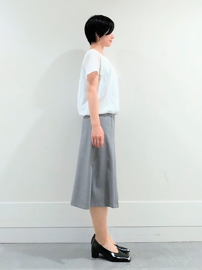 ミズタさんの「UNTITLED｜【透けにくい/スーツインナー】パウダリータックブラウス」を使ったコーディネート