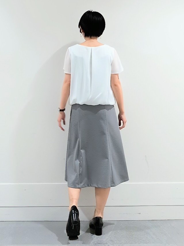 ミズタさんの「UNTITLED｜【透けにくい/スーツインナー】パウダリータックブラウス」を使ったコーディネート