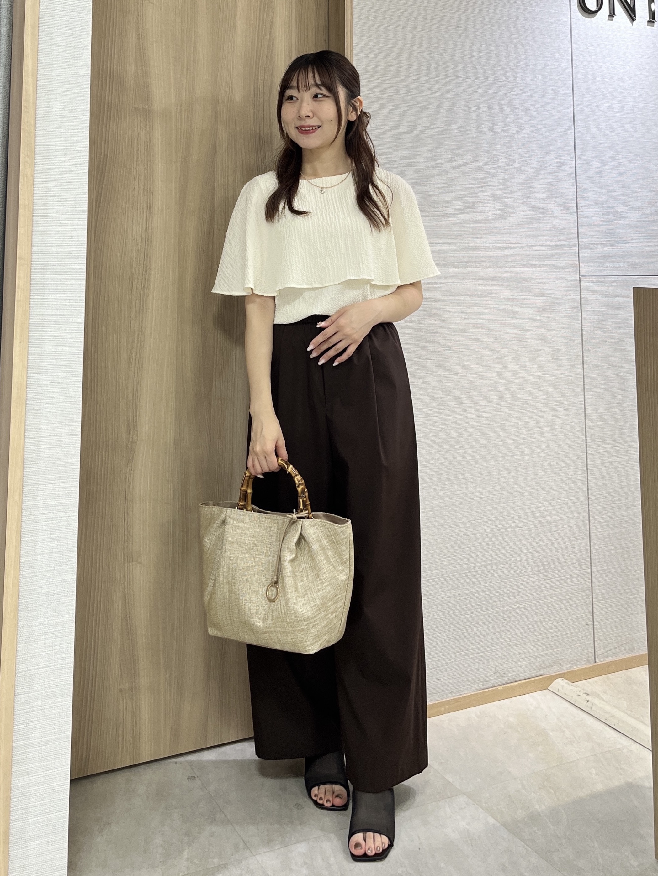 KAHOさんの「UNTITLED｜【洗える/ストレッチ性/フェミニン】ケープデザインブラウス」を使ったコーディネート