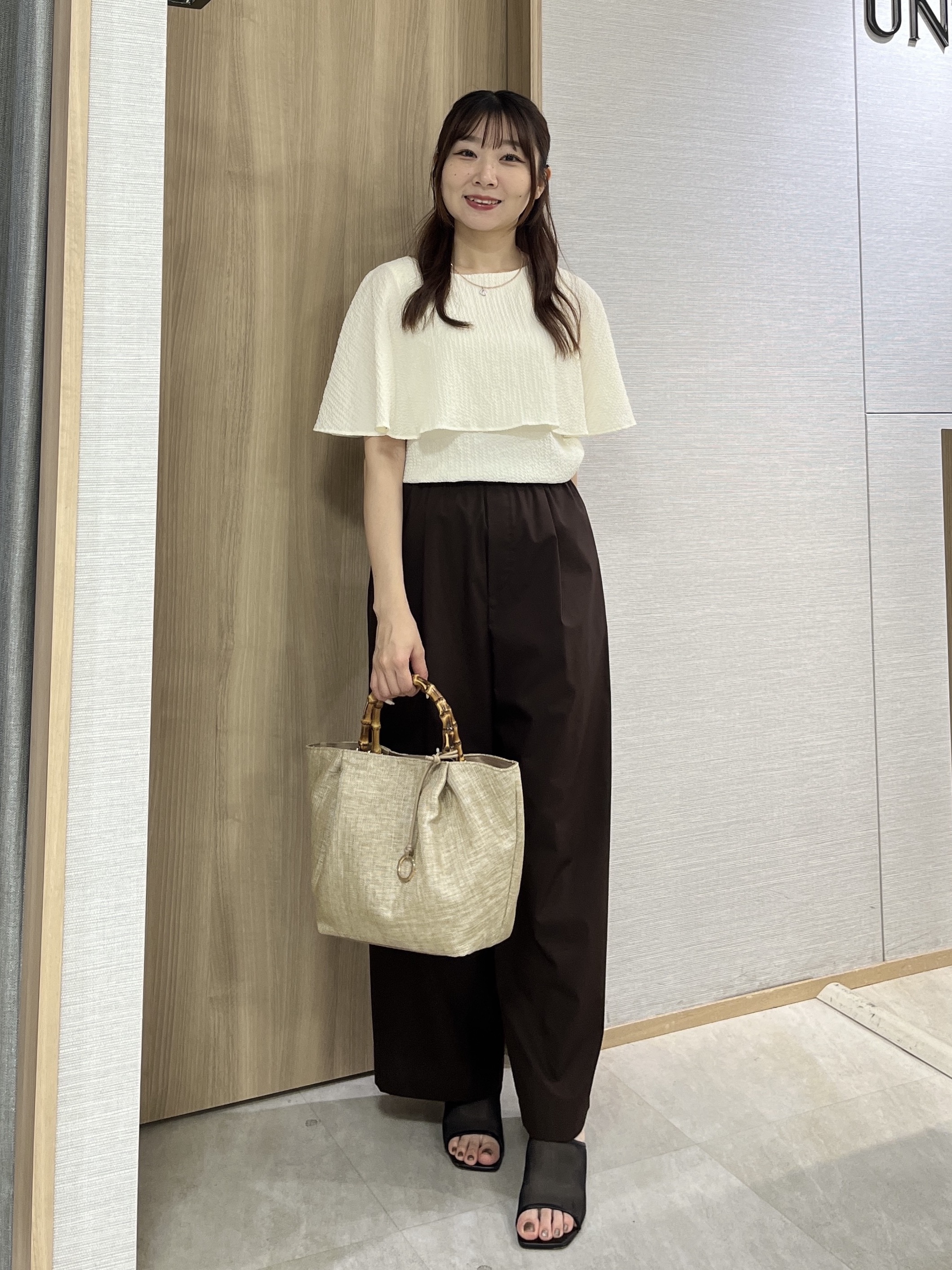 KAHOさんの「UNTITLED｜【洗える/ストレッチ性/フェミニン】ケープデザインブラウス」を使ったコーディネート