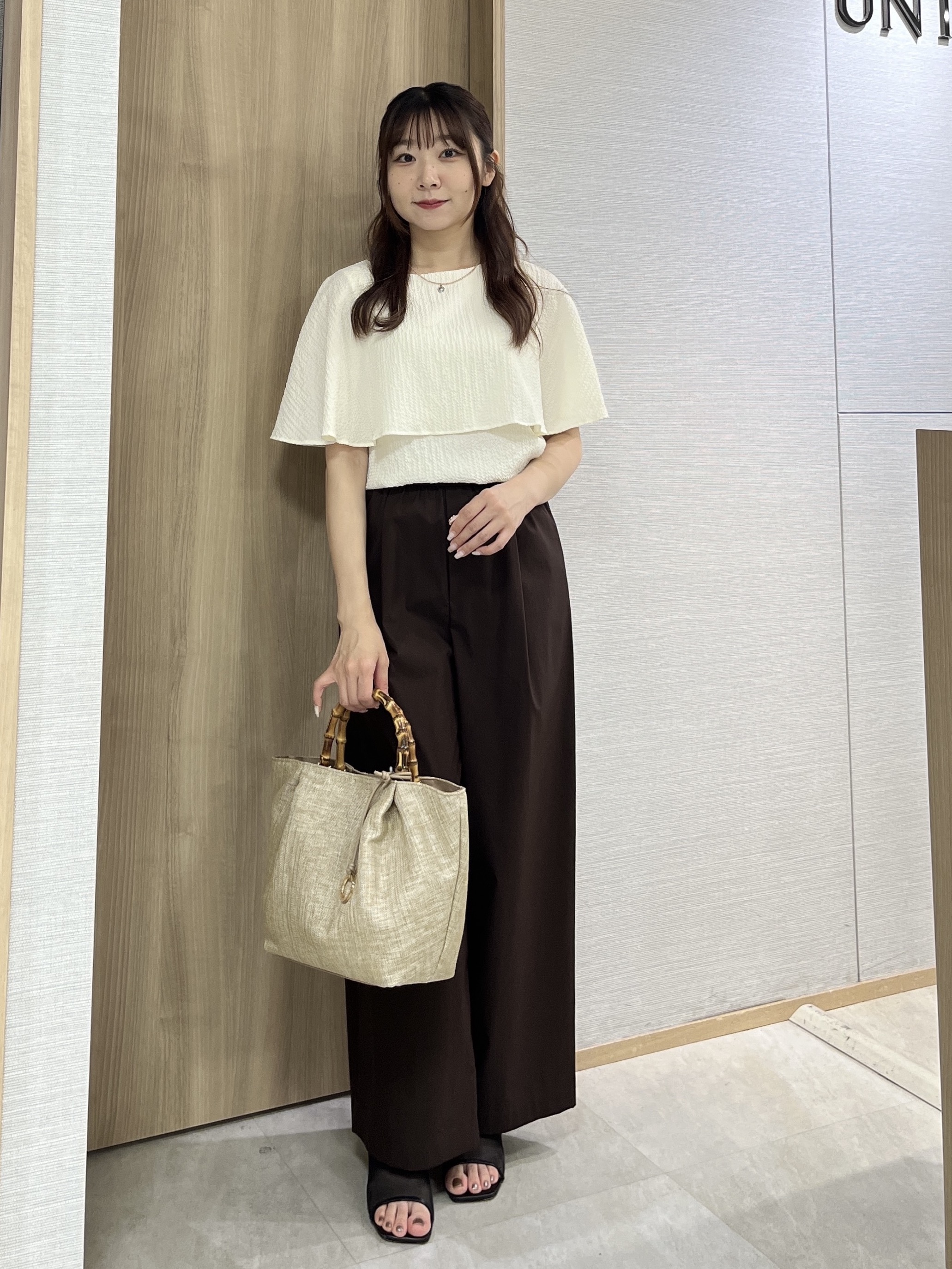 KAHOさんの「UNTITLED｜【洗える/ストレッチ性/フェミニン】ケープデザインブラウス」を使ったコーディネート
