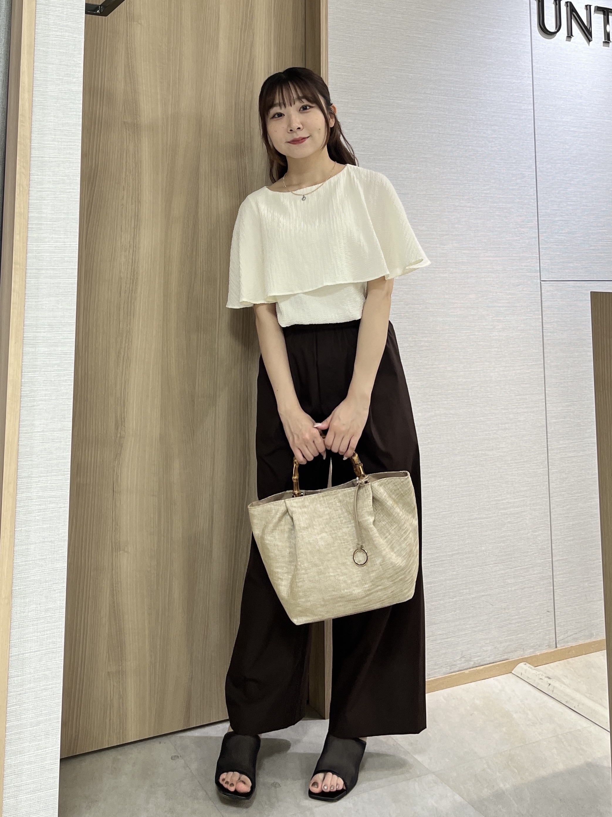 KAHOさんの「UNTITLED｜【洗える/ストレッチ性/フェミニン】ケープデザインブラウス」を使ったコーディネート