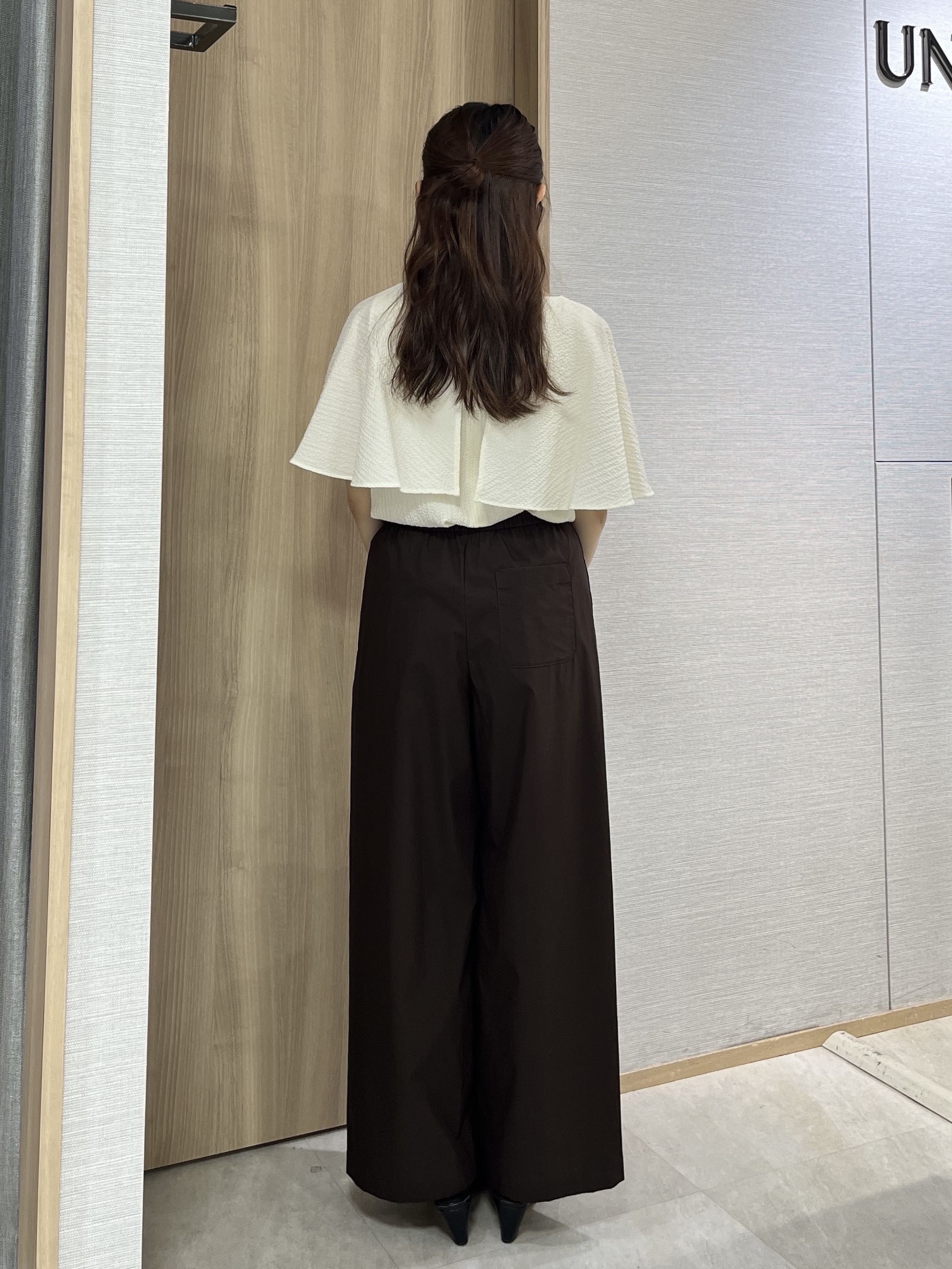 KAHOさんの「UNTITLED｜【洗える/ストレッチ性/フェミニン】ケープデザインブラウス」を使ったコーディネート