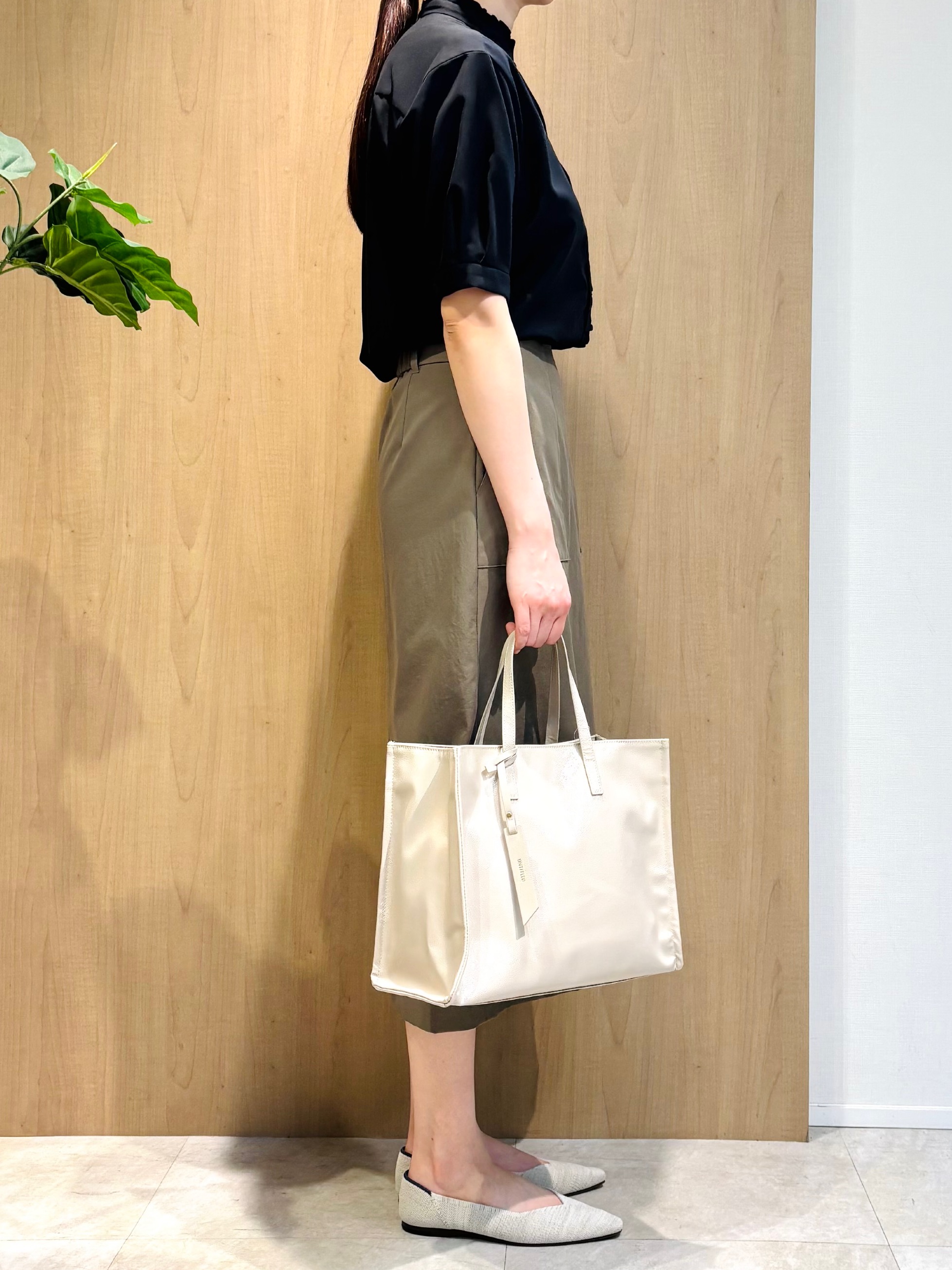 todaさんの「UNTITLED｜【接触冷感/通気性/洗える】スタンドカラーフリルブラウス」を使ったコーディネート