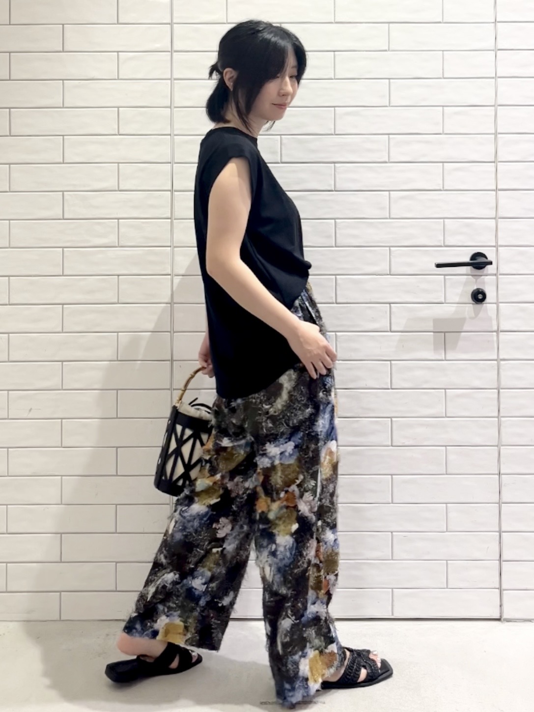 しおりさんの「OPAQUE.CLIP｜【UV／接触冷感】スーパーアイス ノースリーブカットソー《洗濯機OK》」を使ったコーディネート