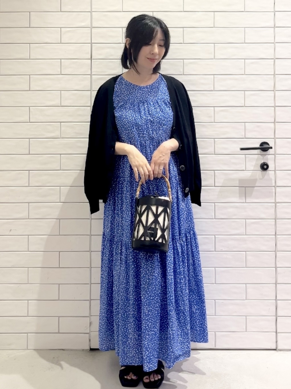 しおりさんの「OPAQUE.CLIP｜【UV／接触冷感】Vネックリラクシーニットカーディガン《洗濯機OK／抗ピル》」を使ったコーディネート