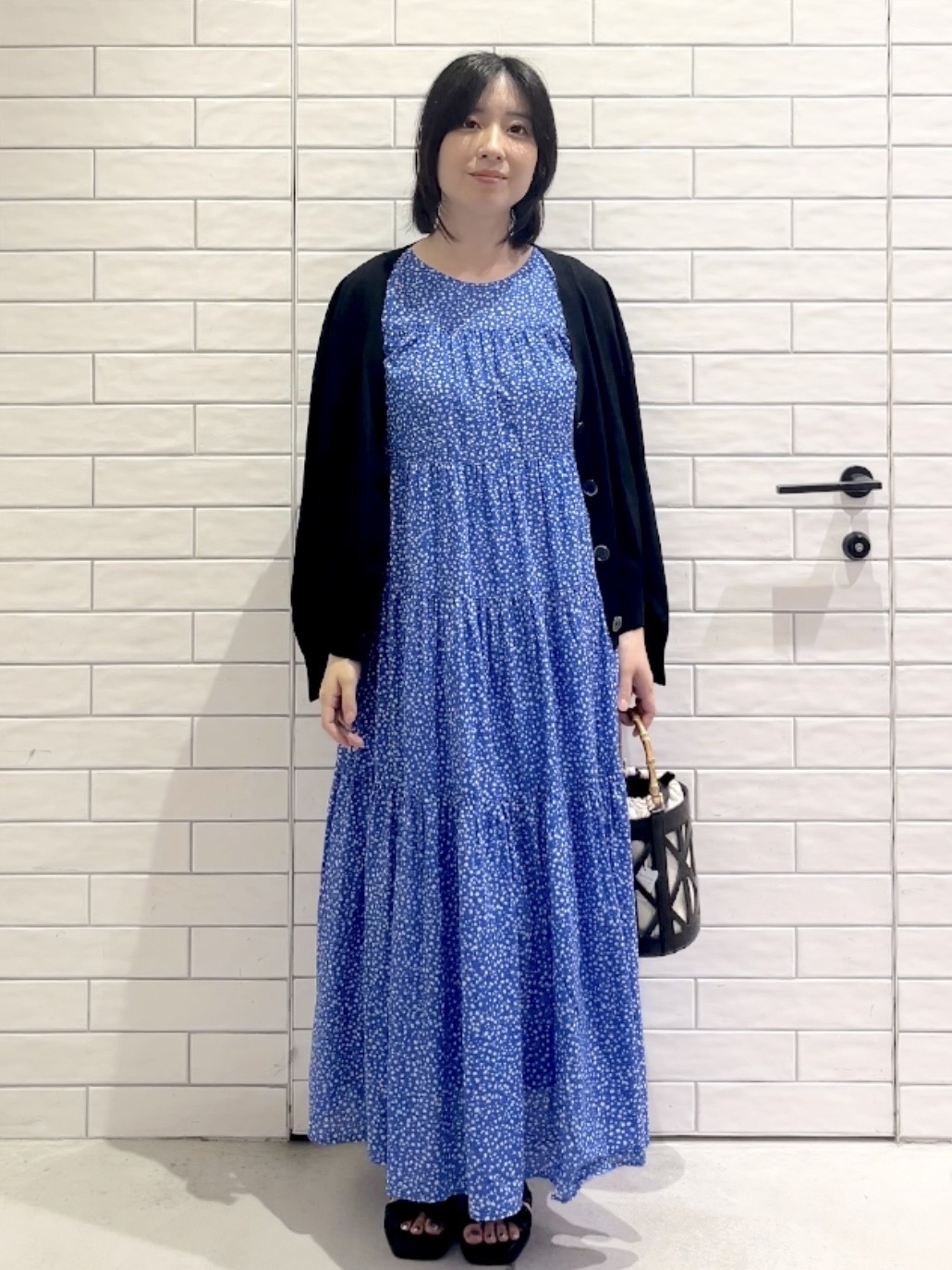 しおりさんの「OPAQUE.CLIP｜【UV／接触冷感】Vネックリラクシーニットカーディガン《洗濯機OK／抗ピル》」を使ったコーディネート