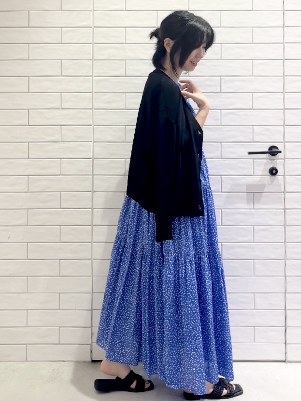 しおりさんの「OPAQUE.CLIP｜【UV／接触冷感】Vネックリラクシーニットカーディガン《洗濯機OK／抗ピル》」を使ったコーディネート