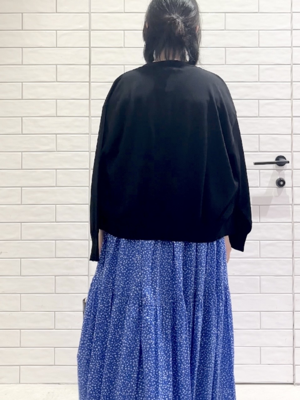 しおりさんの「OPAQUE.CLIP｜【UV／接触冷感】Vネックリラクシーニットカーディガン《洗濯機OK／抗ピル》」を使ったコーディネート
