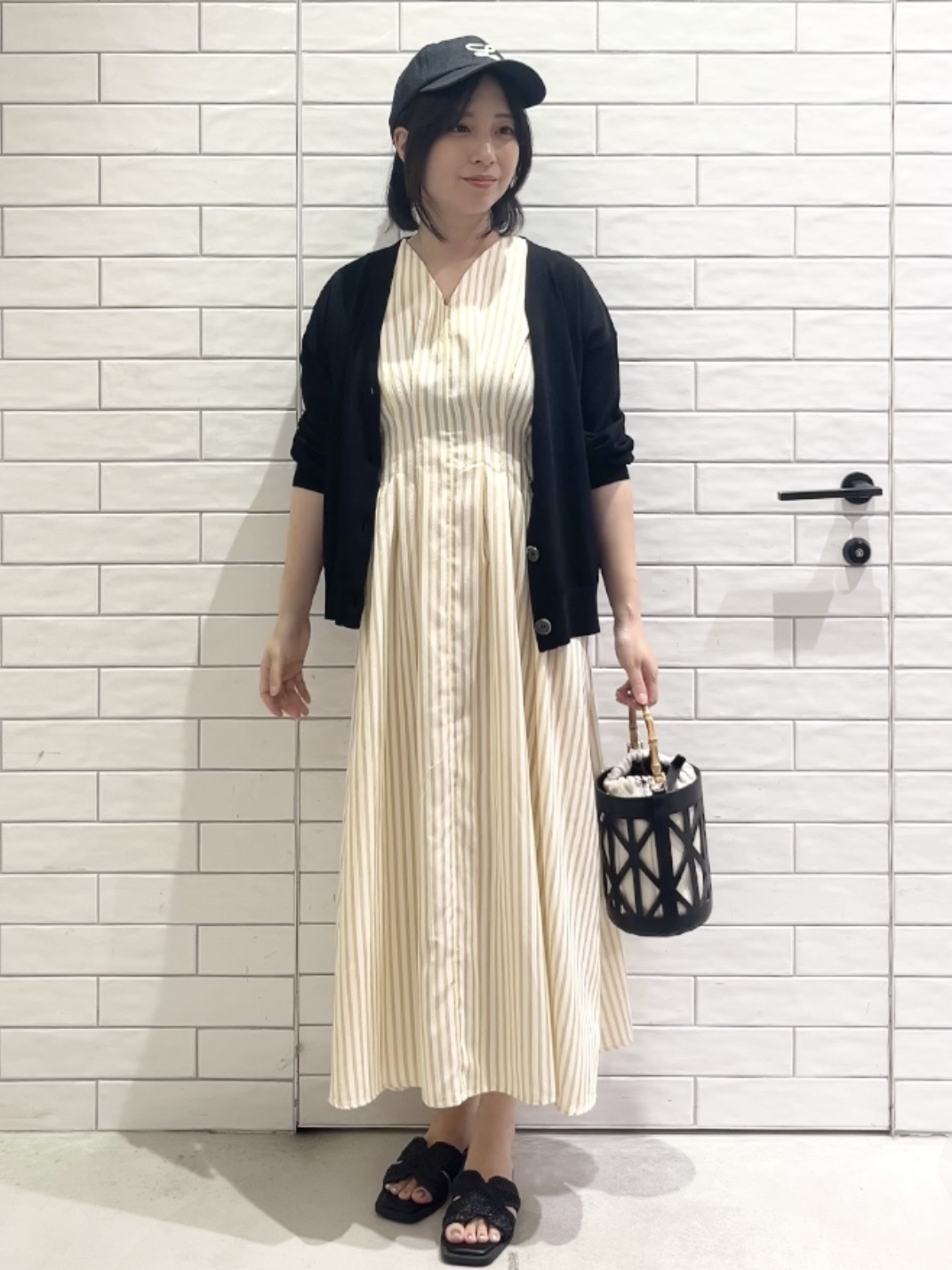 しおりさんの「OPAQUE.CLIP｜【UV／接触冷感】Vネックリラクシーニットカーディガン《洗濯機OK／抗ピル》」を使ったコーディネート