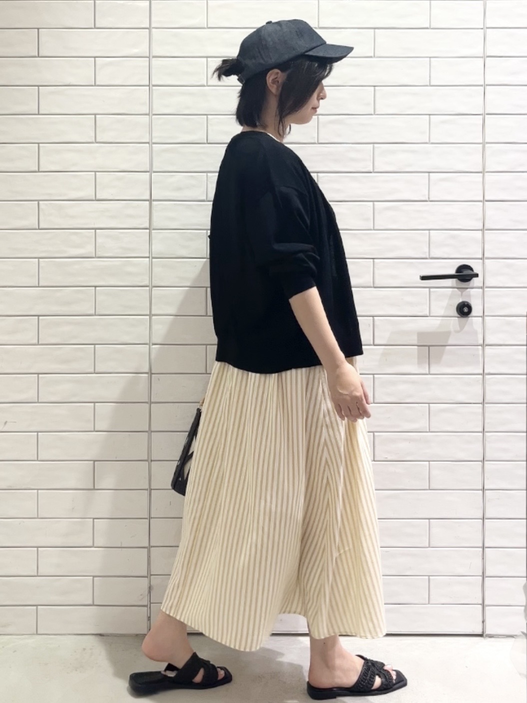 しおりさんの「OPAQUE.CLIP｜【UV／接触冷感】Vネックリラクシーニットカーディガン《洗濯機OK／抗ピル》」を使ったコーディネート