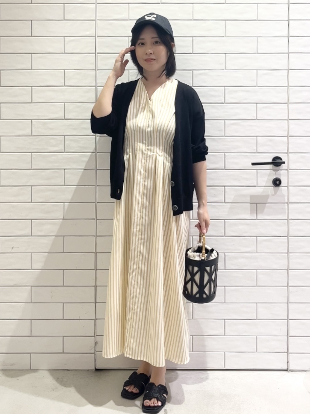 しおりさんの「OPAQUE.CLIP｜【UV／接触冷感】Vネックリラクシーニットカーディガン《洗濯機OK／抗ピル》」を使ったコーディネート