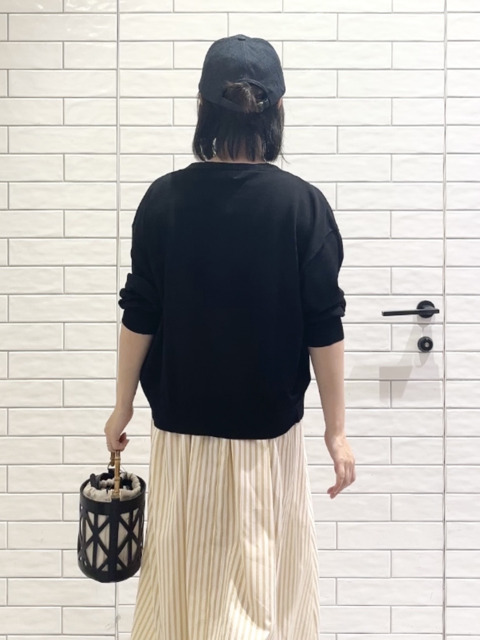 しおりさんの「OPAQUE.CLIP｜【UV／接触冷感】Vネックリラクシーニットカーディガン《洗濯機OK／抗ピル》」を使ったコーディネート