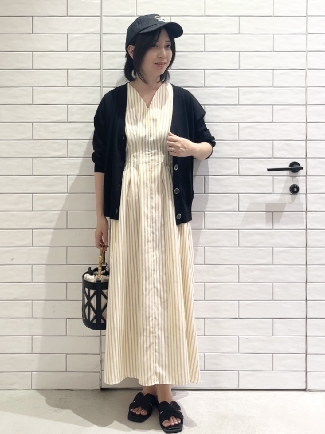 しおりさんの「OPAQUE.CLIP｜【UV／接触冷感】Vネックリラクシーニットカーディガン《洗濯機OK／抗ピル》」を使ったコーディネート