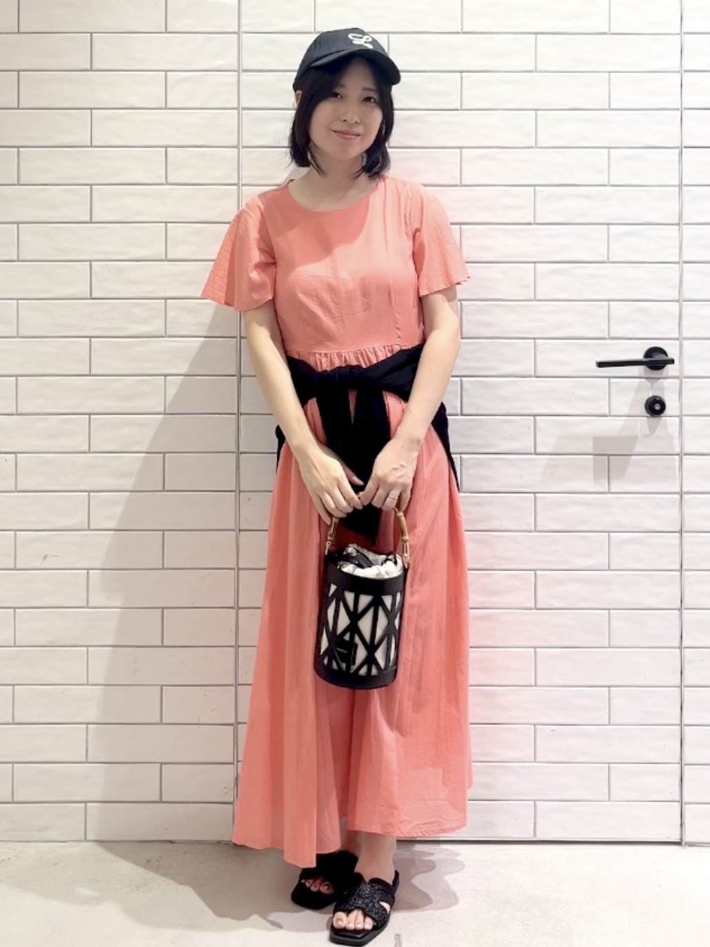 しおりさんの「OPAQUE.CLIP｜【UV／接触冷感】Vネックリラクシーニットカーディガン《洗濯機OK／抗ピル》」を使ったコーディネート